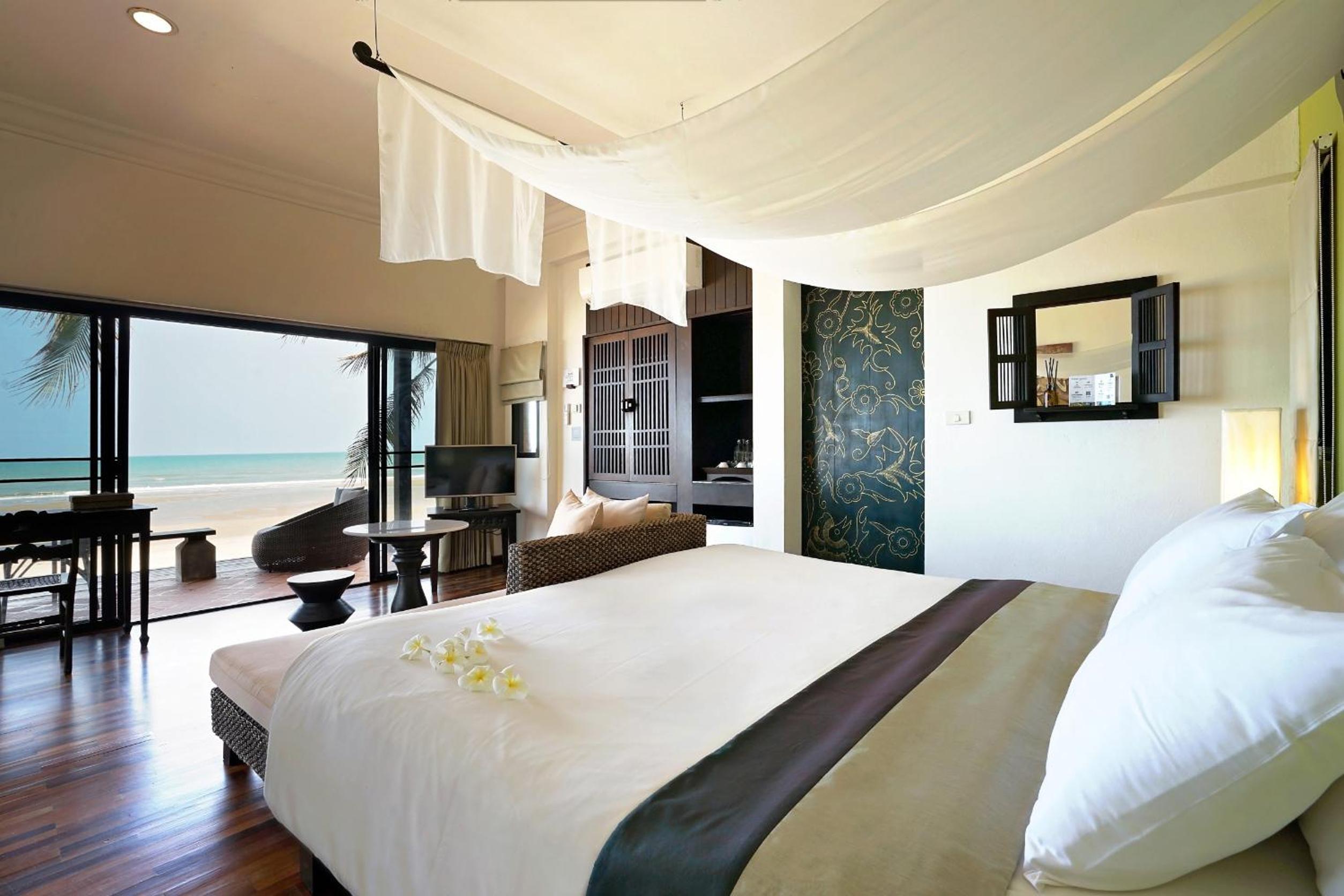 King Suite with Ocean View - Photo 9