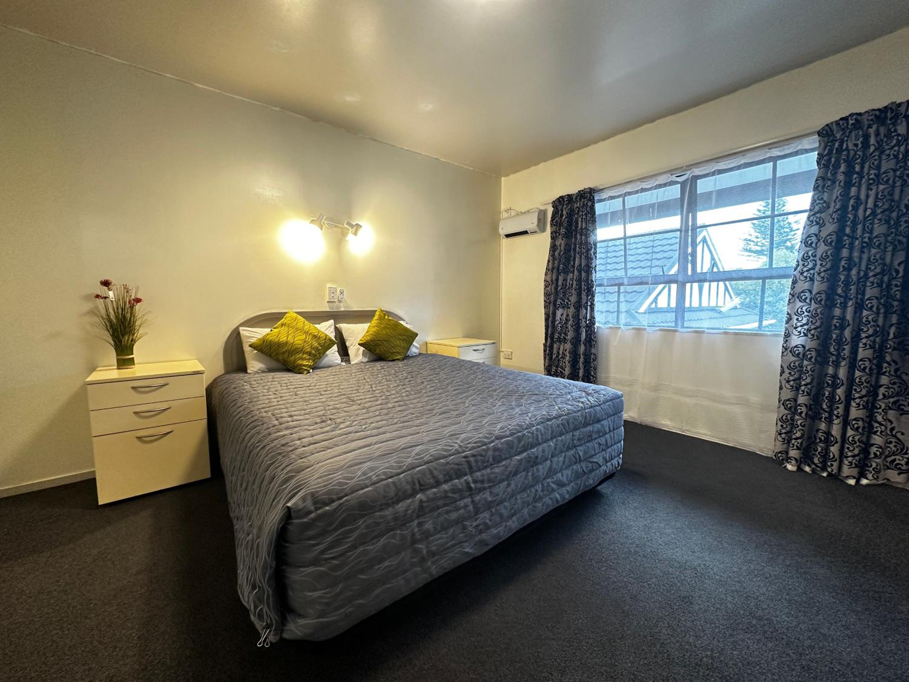 Upstairs One-Bedroom Apartment with Spa Bath photo 2