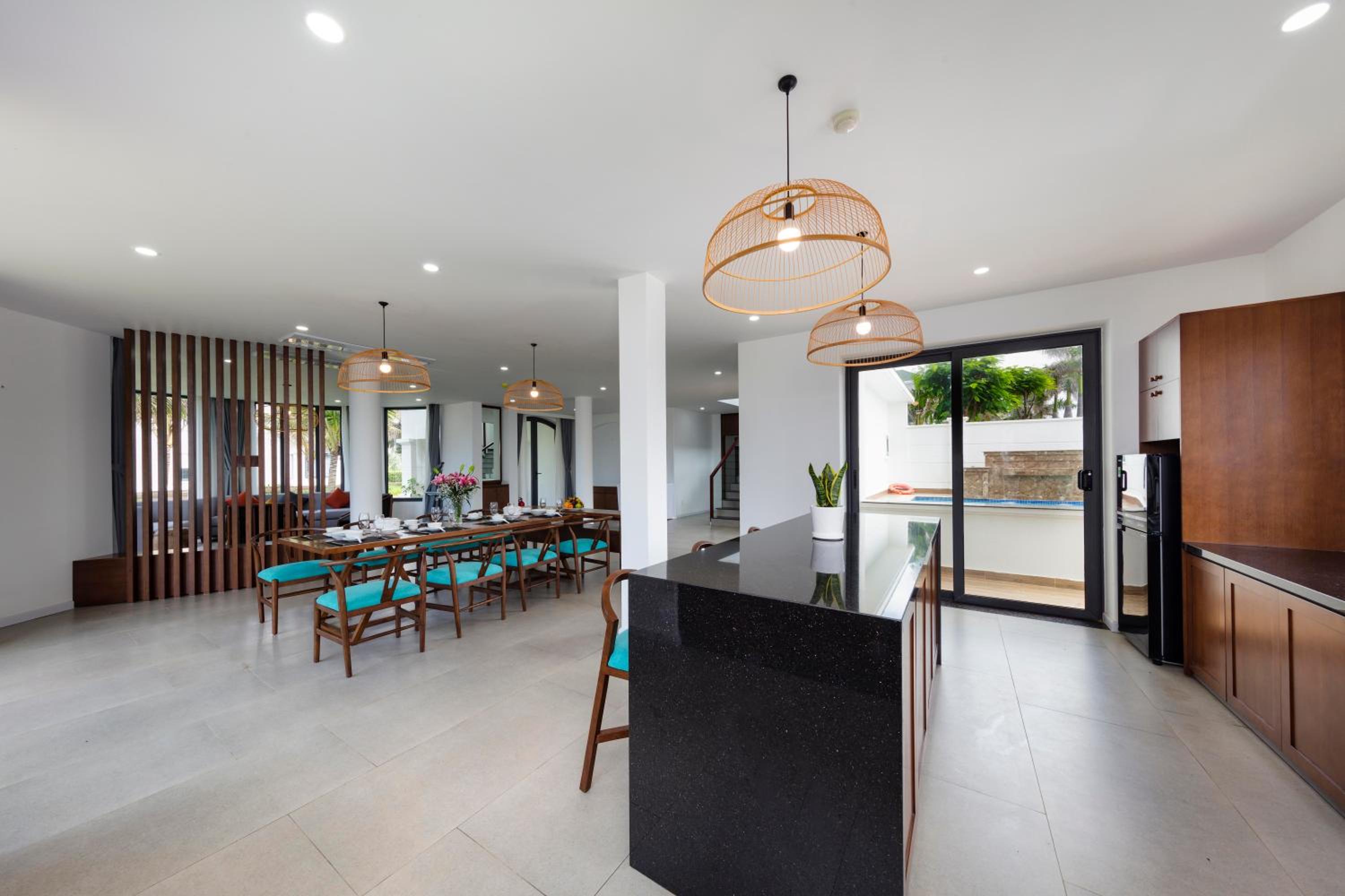 Four-Bedroom Villa with Private Pool - Beach Front - Photo 3