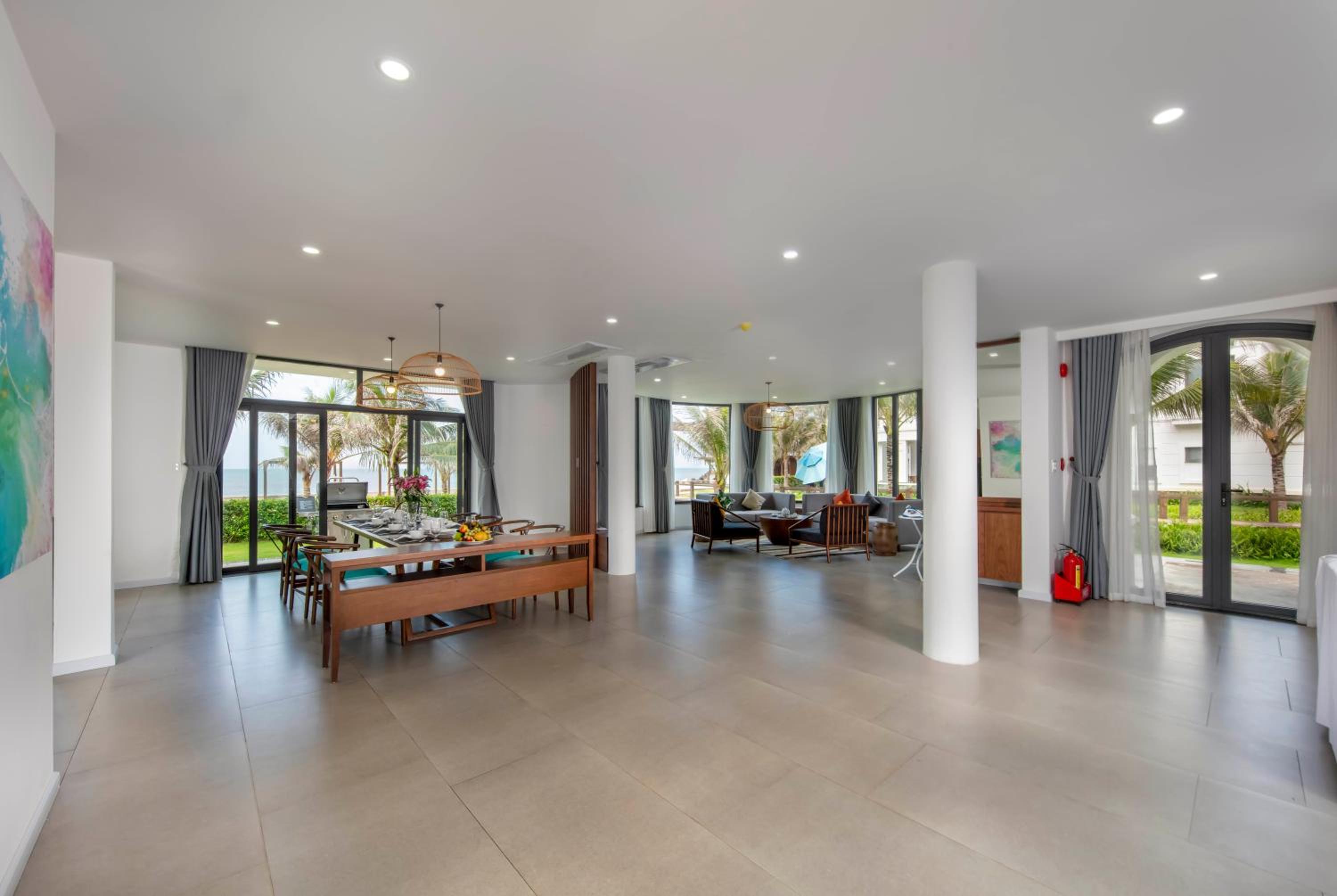 Four-Bedroom Villa with Private Pool - Beach Front - Photo 5