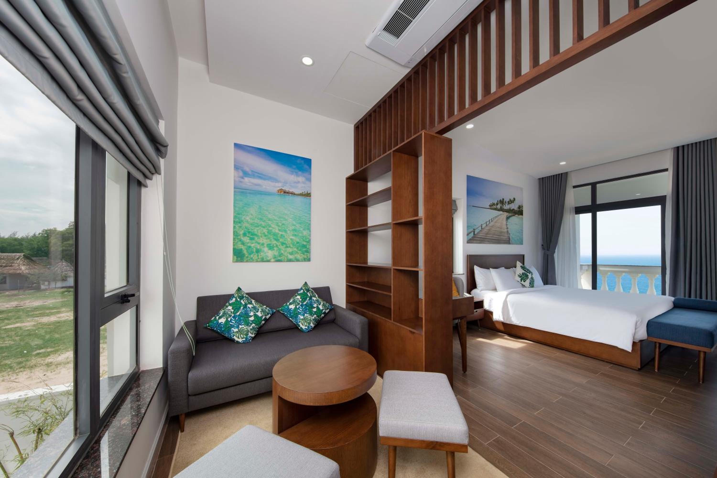Four-Bedroom Villa with Private Pool - Beach Front - Photo 12