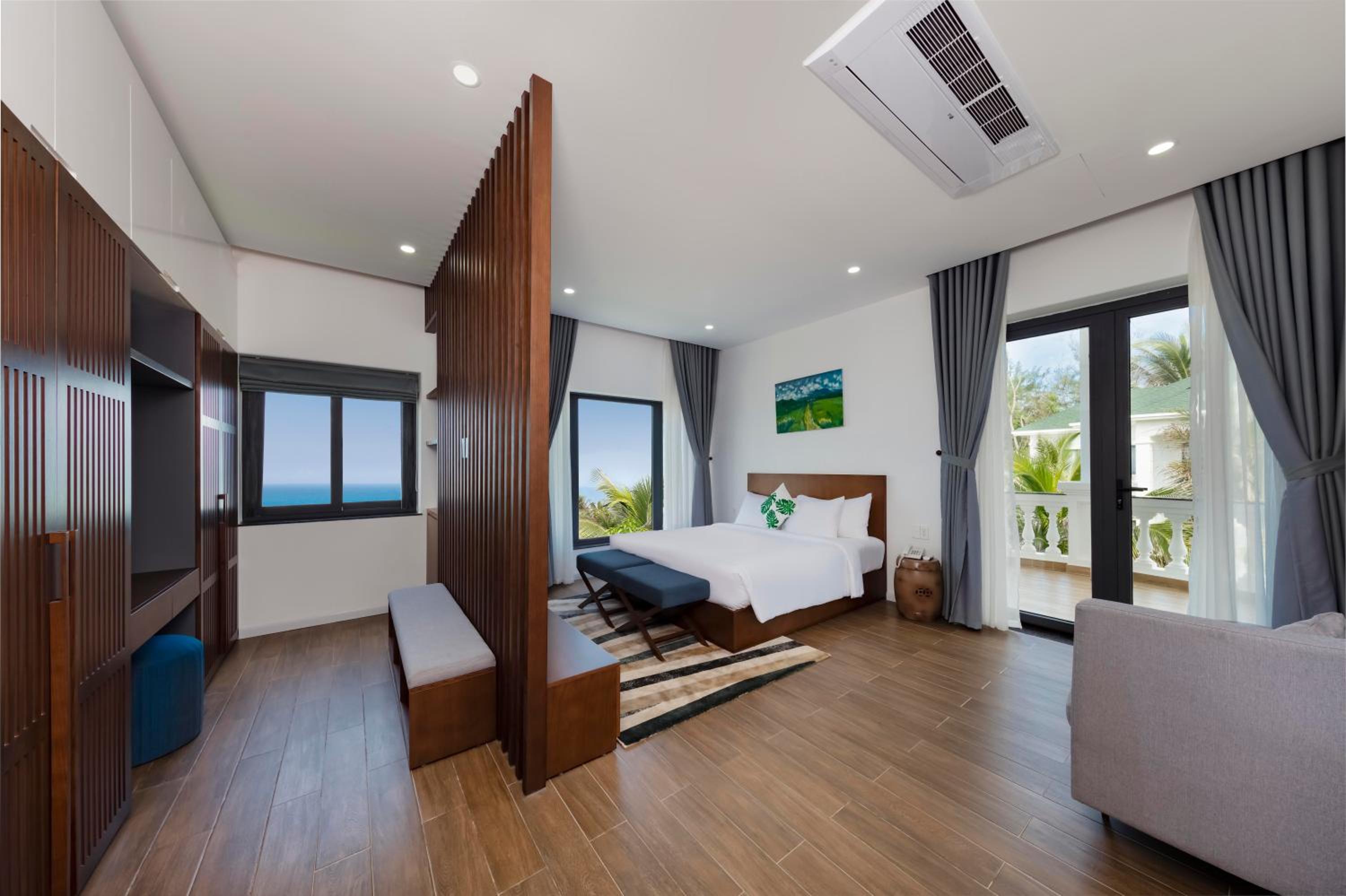 Four-Bedroom Villa with Private Pool - Beach Front - Photo 14