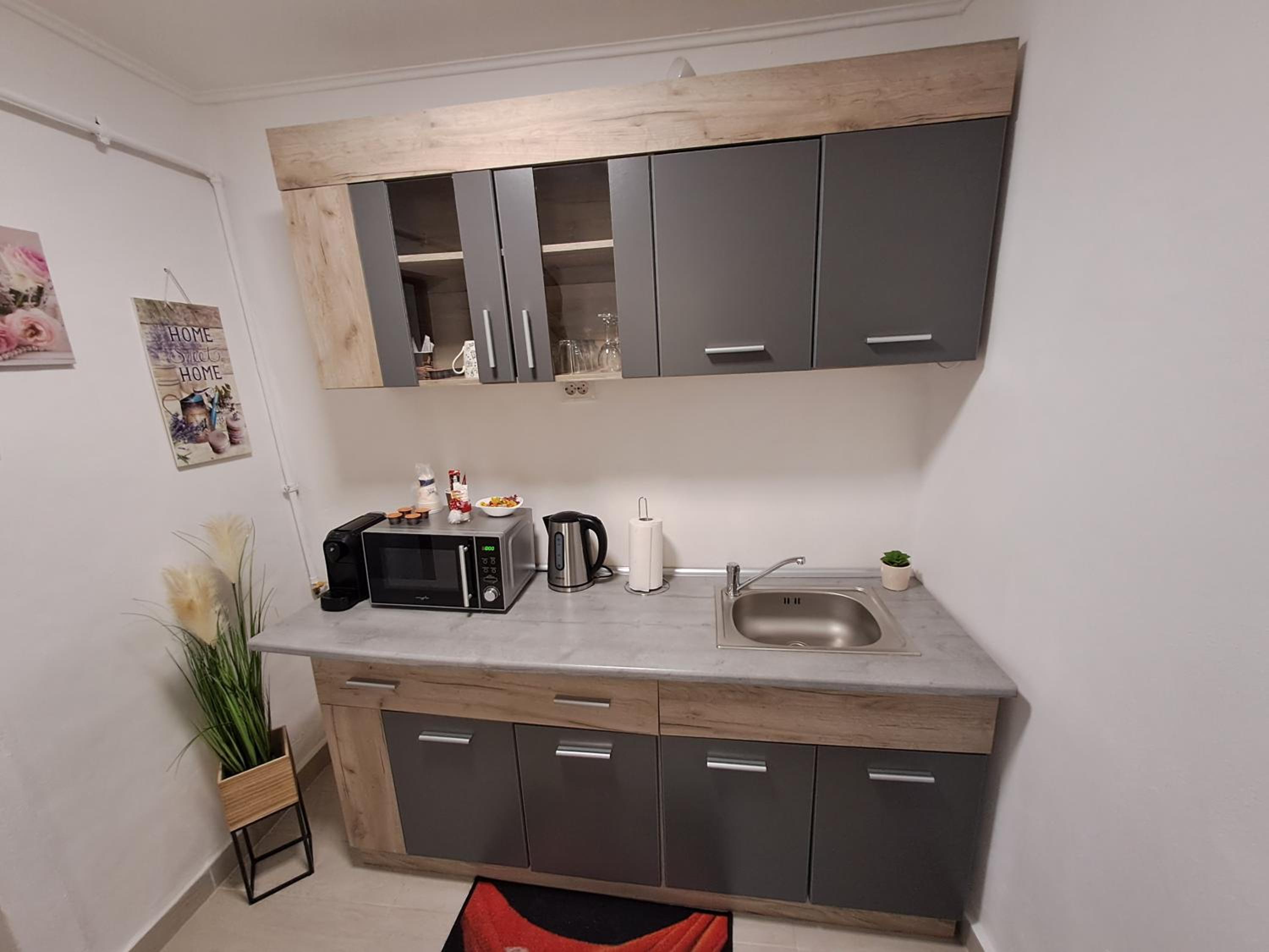 One-Bedroom Apartment - Photo 2