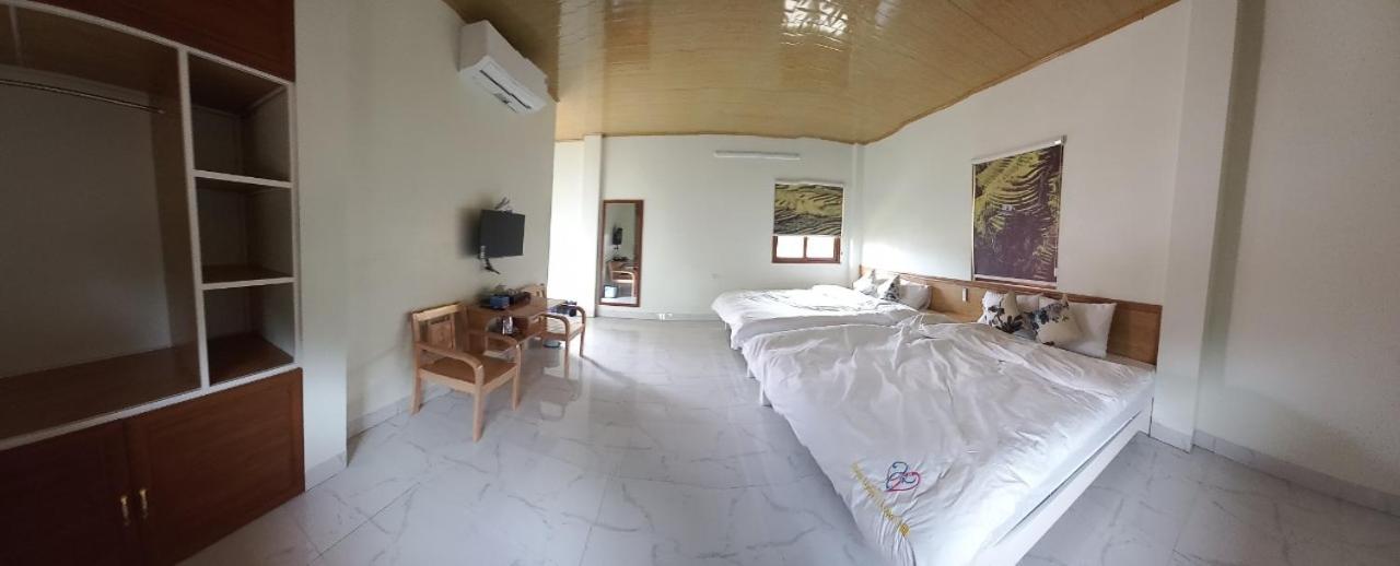 Deluxe Room (2 Adults + 1 Child)