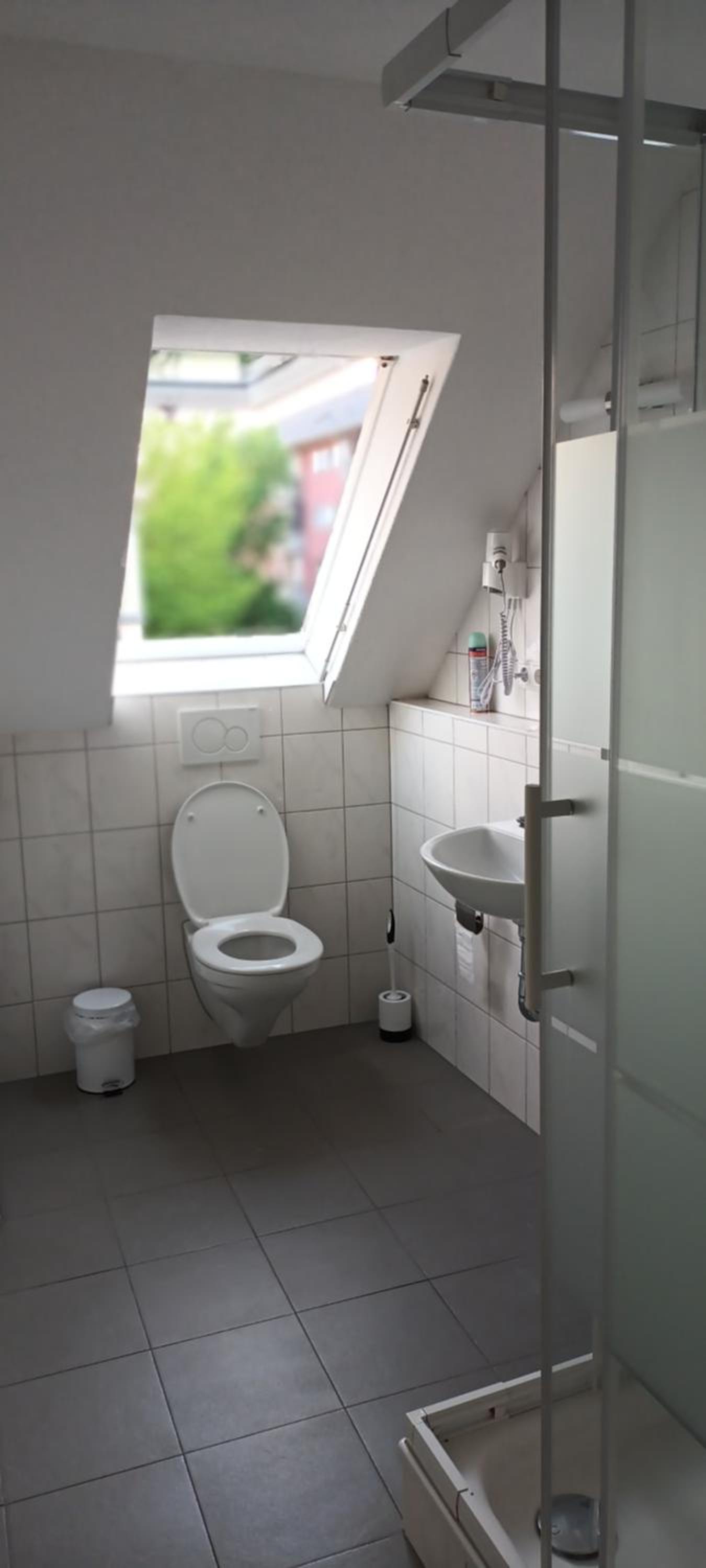 Single Room with Shared Bathroom photo 2