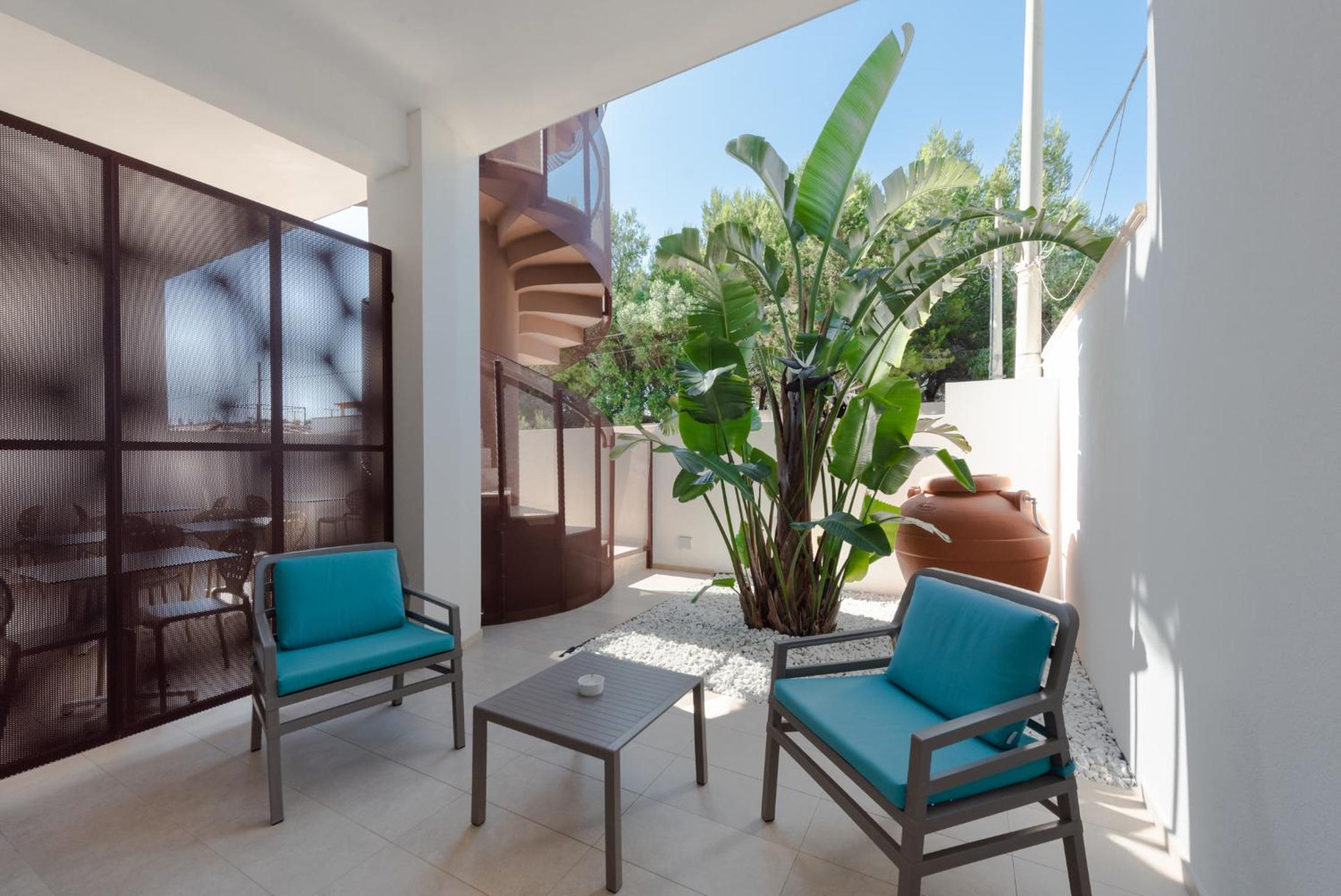 Double Room with Balcony - Photo 18