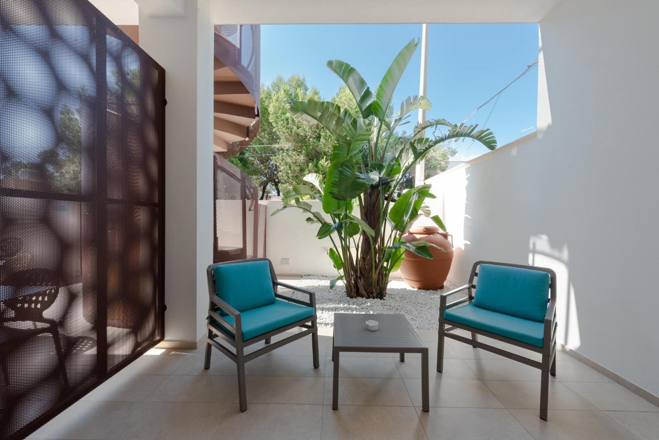 Double Room with Balcony - Photo 17