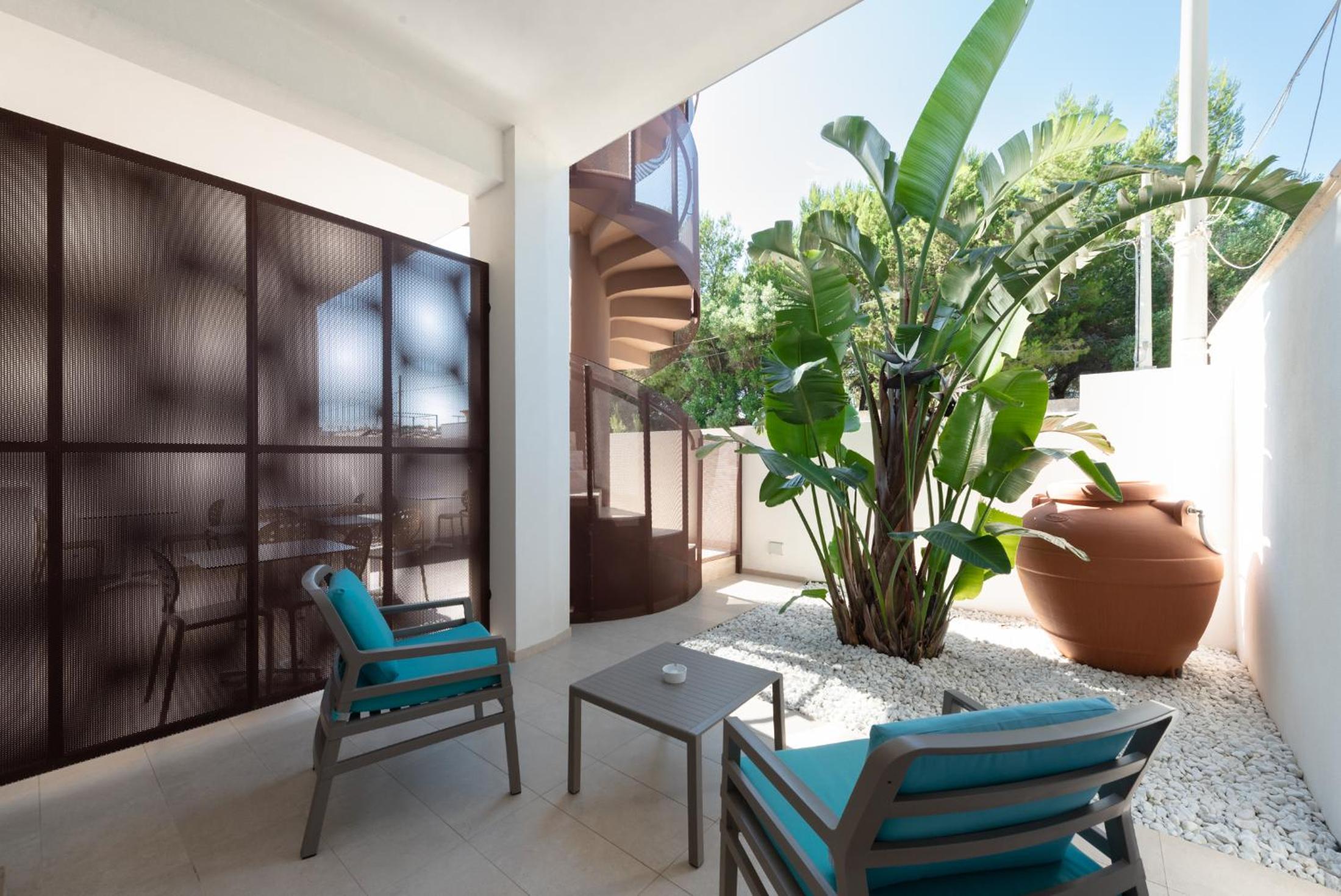 Double Room with Balcony - Photo 16