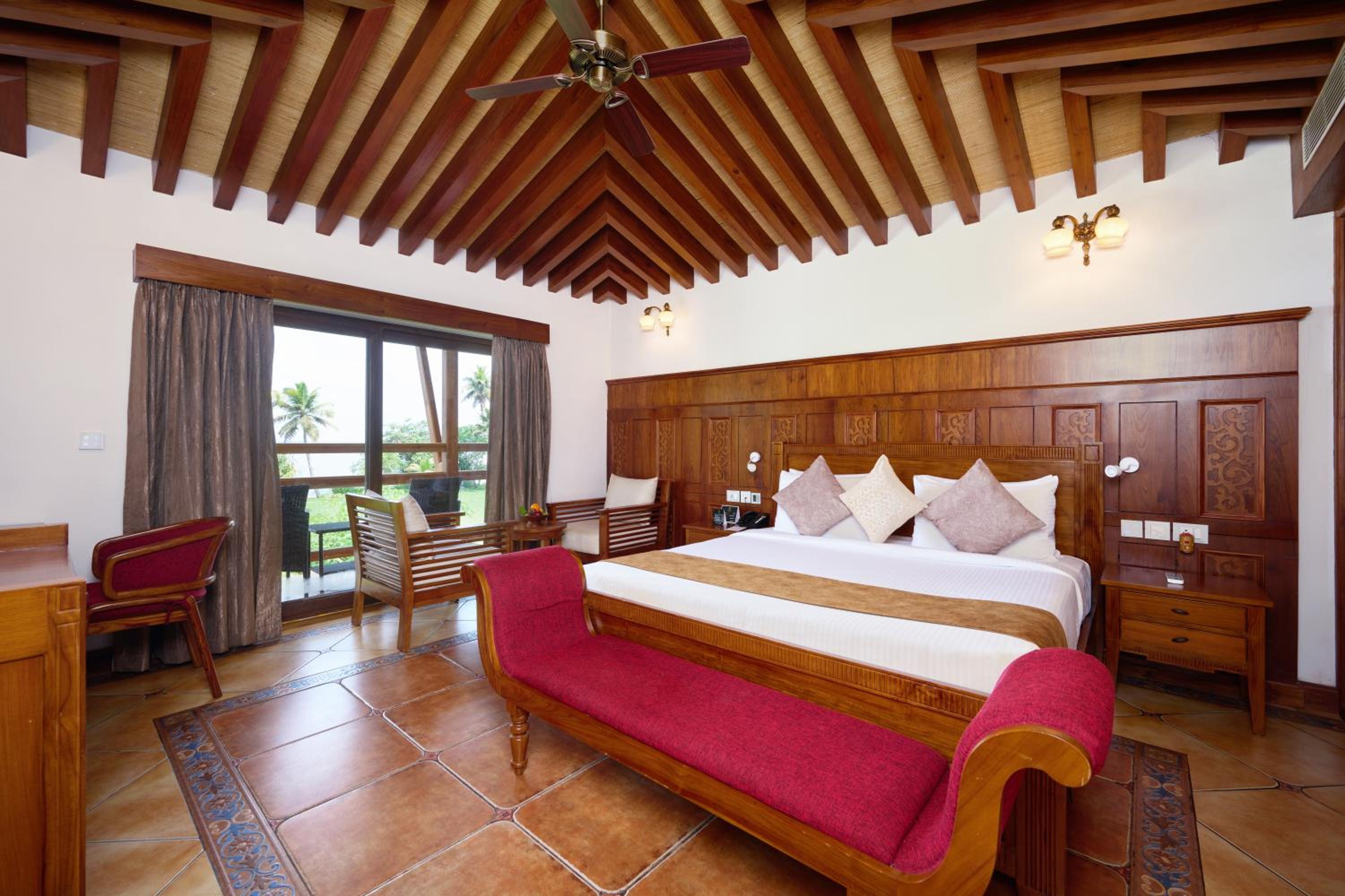 Double Room with Lake View - Photo 7