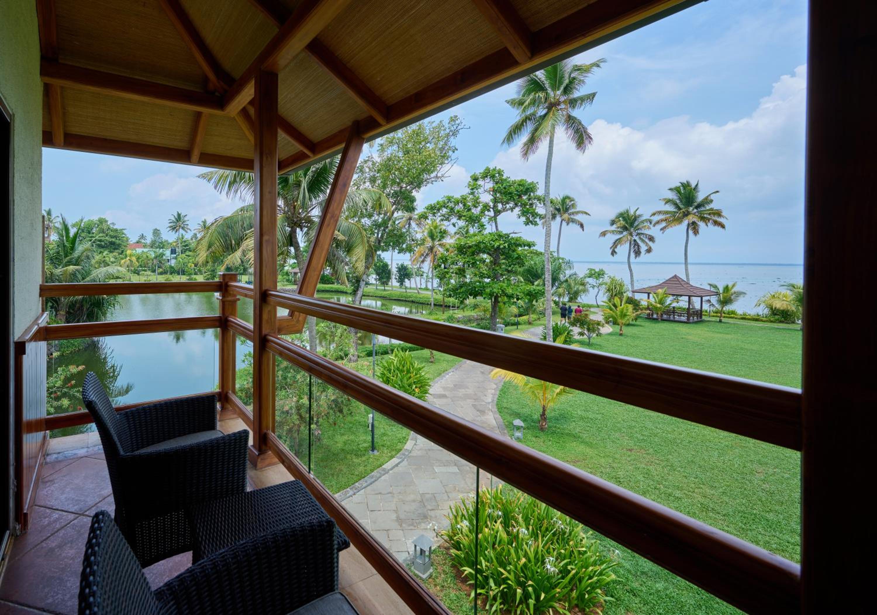 Double Room with Lake View - Photo 20