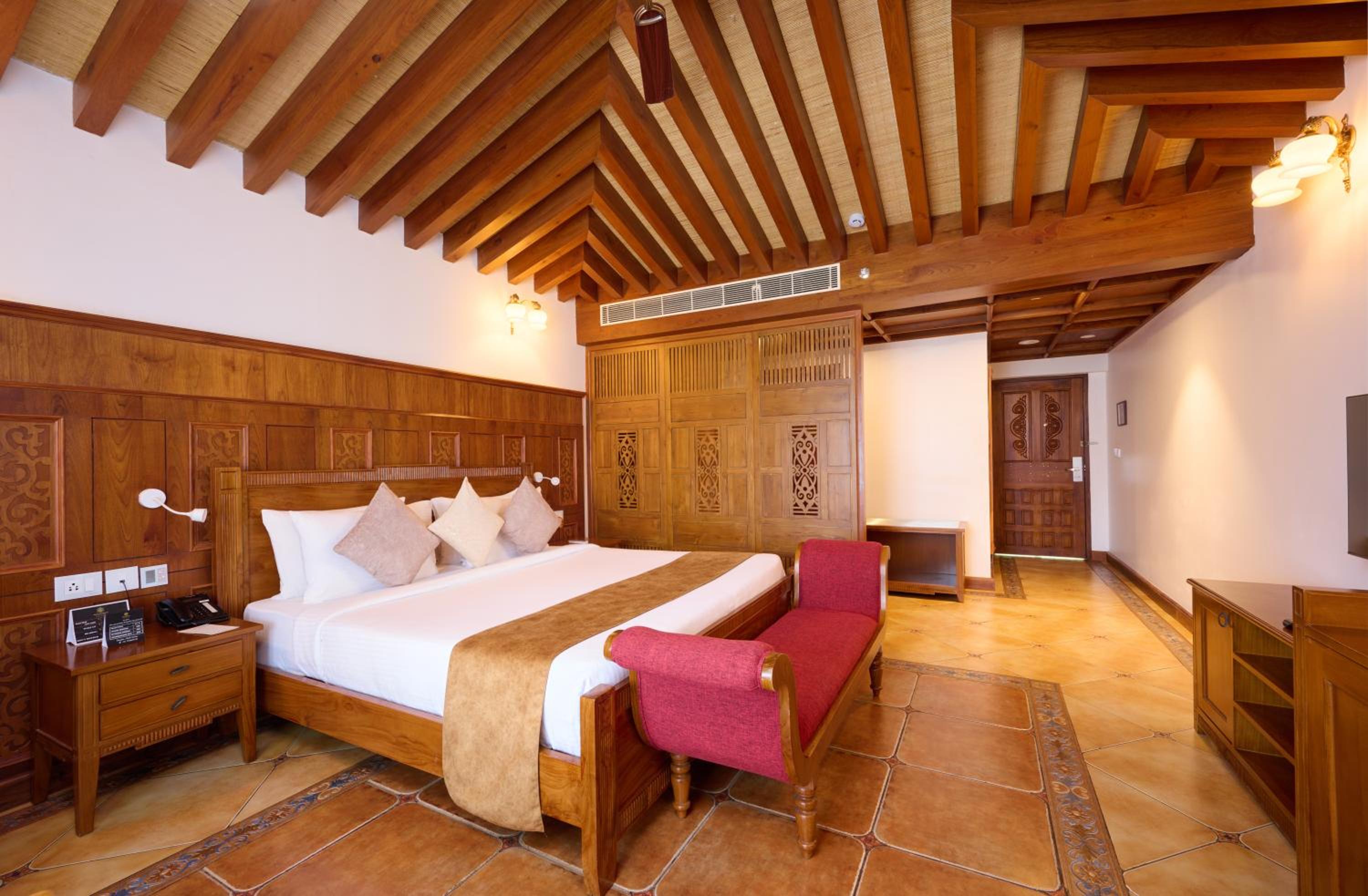 Double Room with Lake View - Photo 6