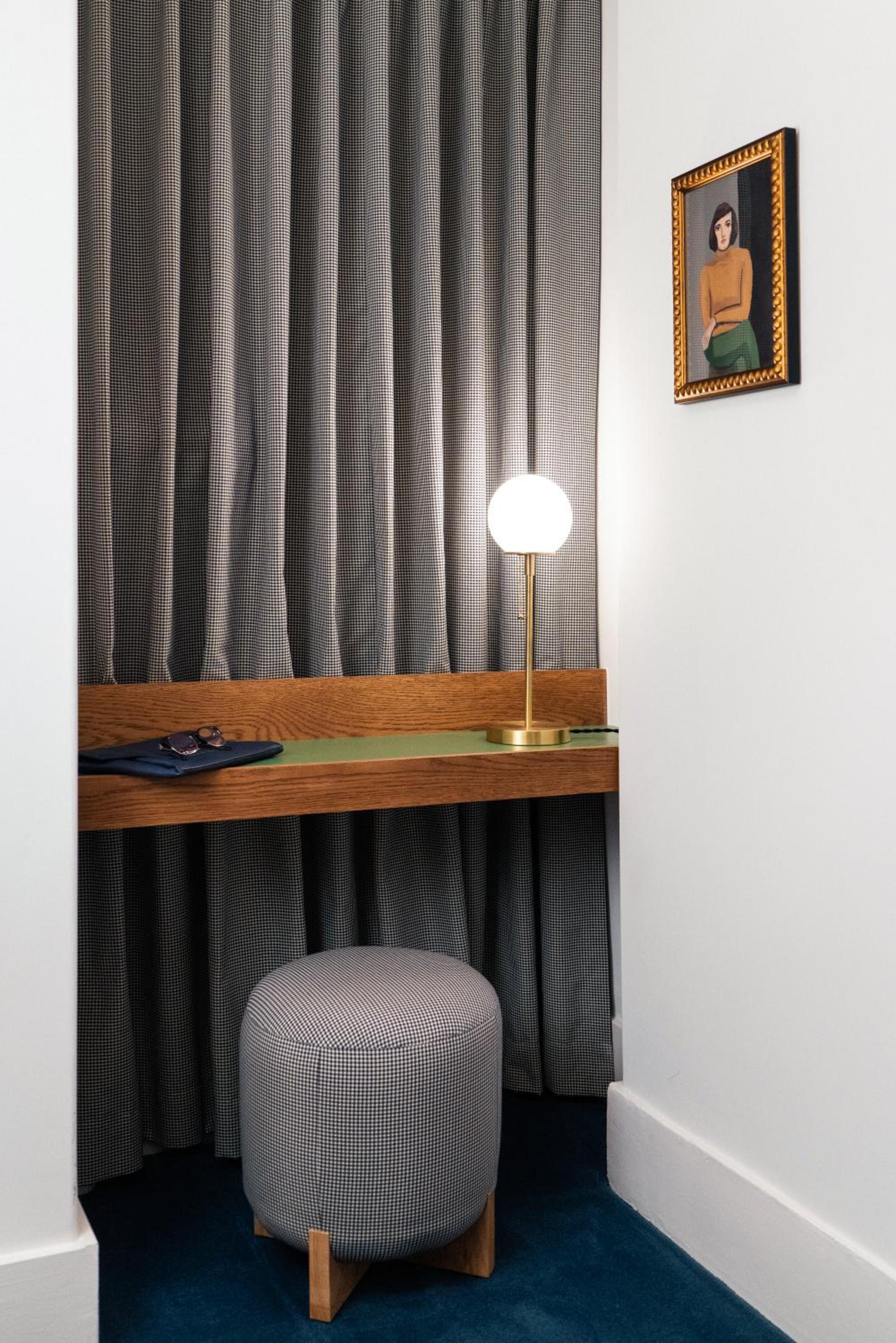 Queen Room - Disability Access - Photo 8