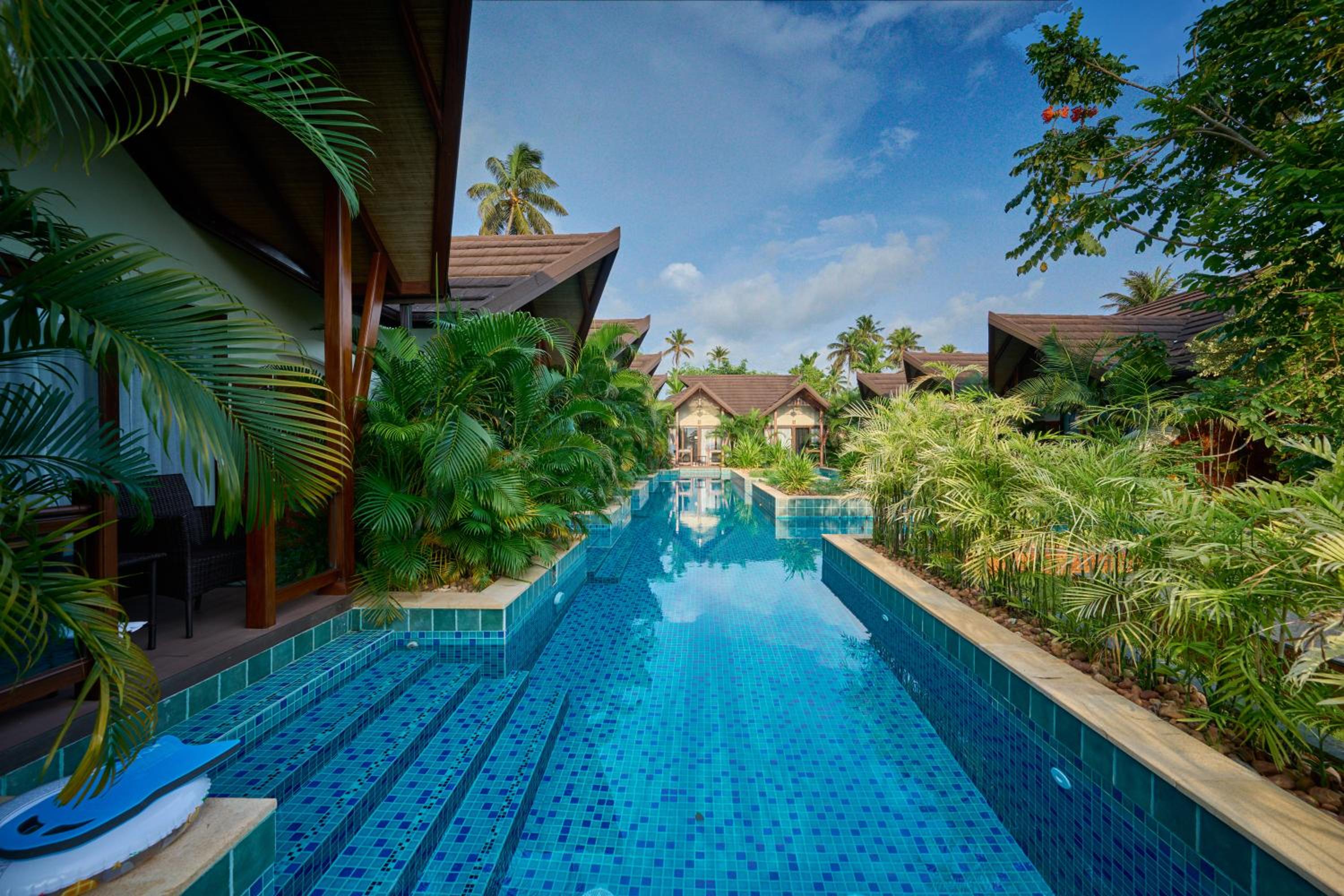 King Room with Pool View - Photo 12