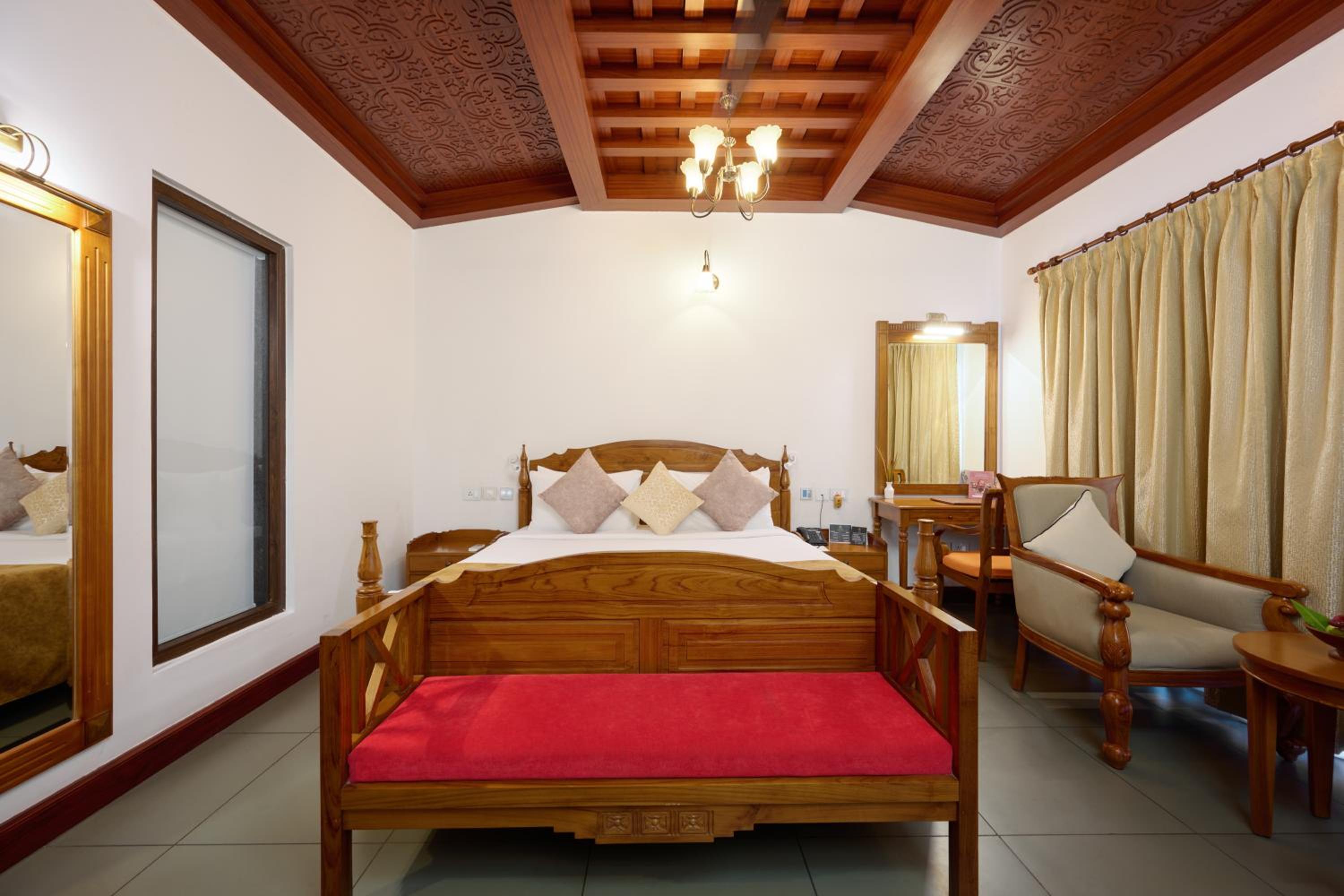 King Room with Pool View - Photo 19