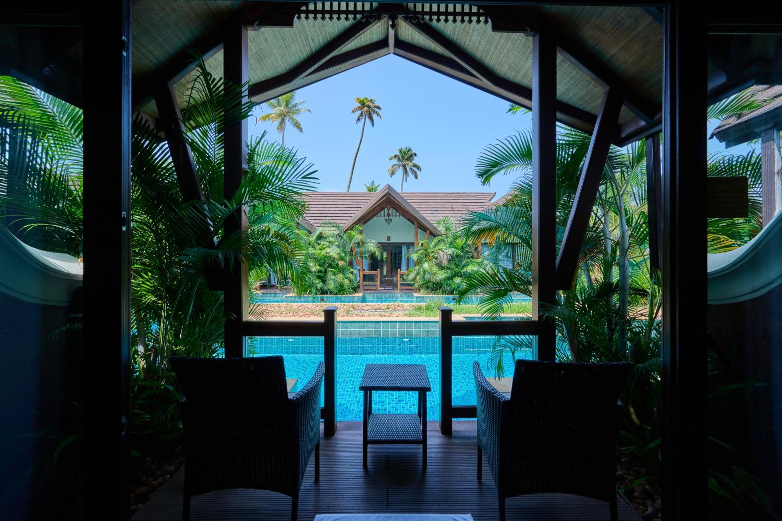 King Room with Pool View - Photo 5