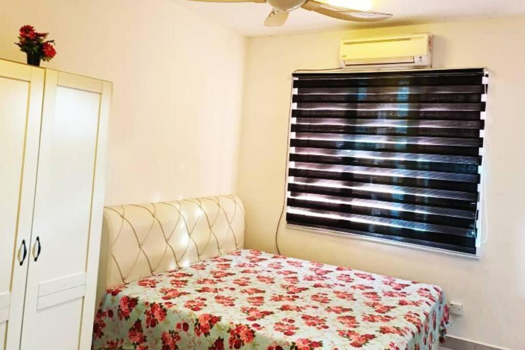 Three-Bedroom House photo 2