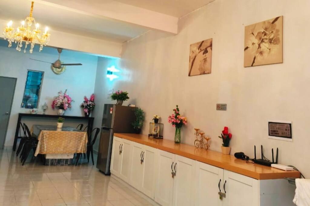 Three-Bedroom House photo 3