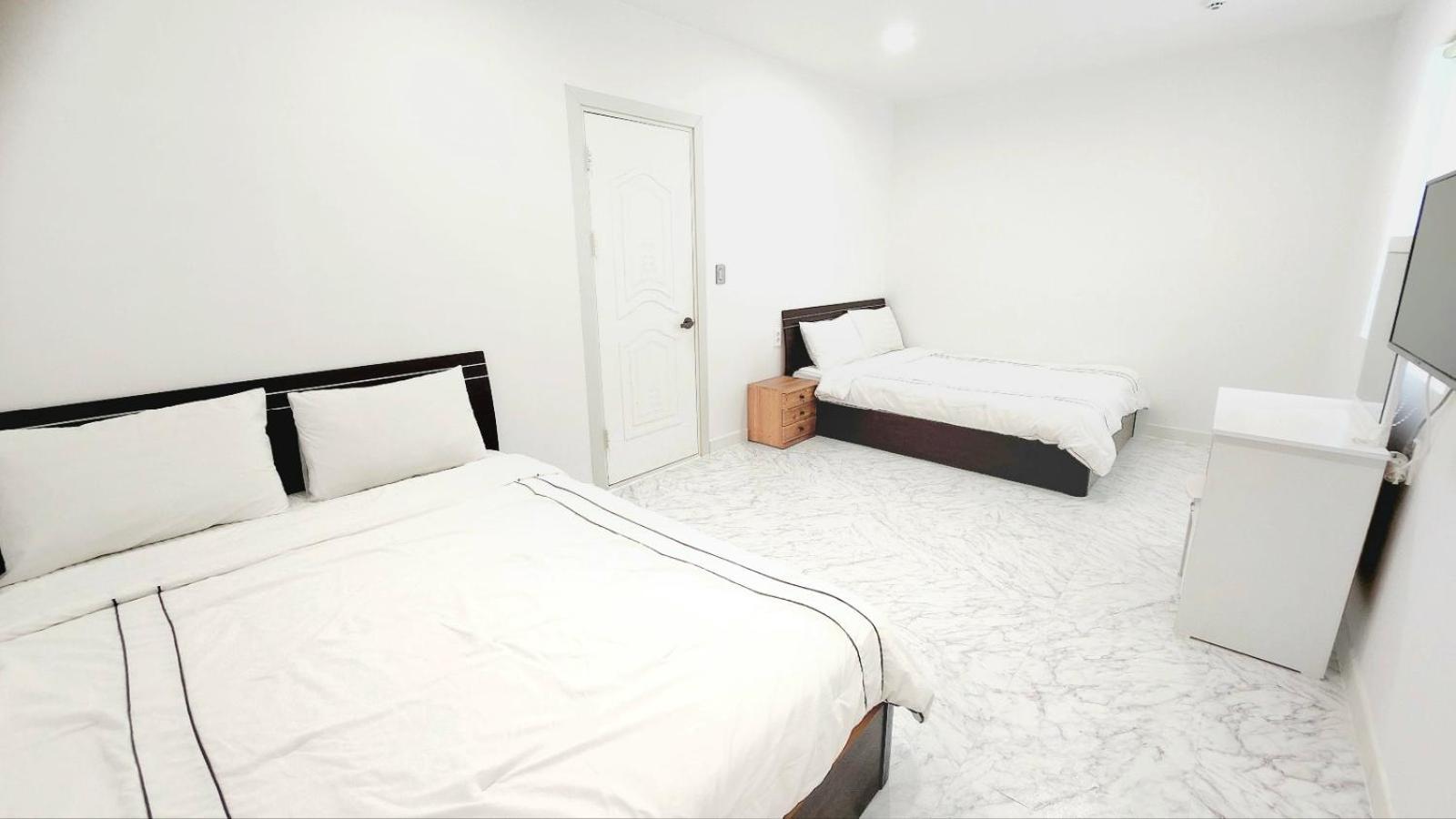 Suite Twin Family Room (102) photo 1