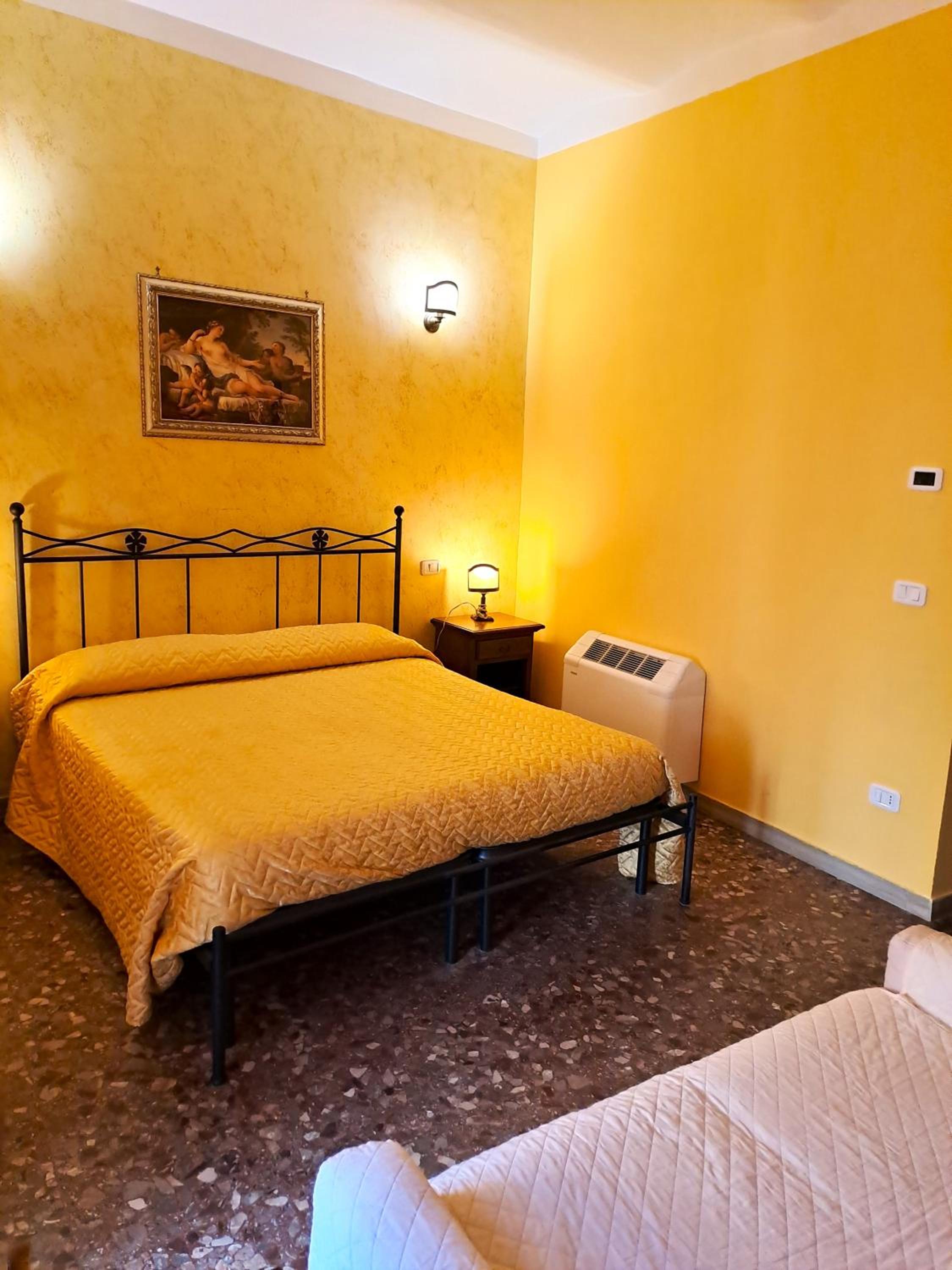 Double Room With Private Bathroom photo 2