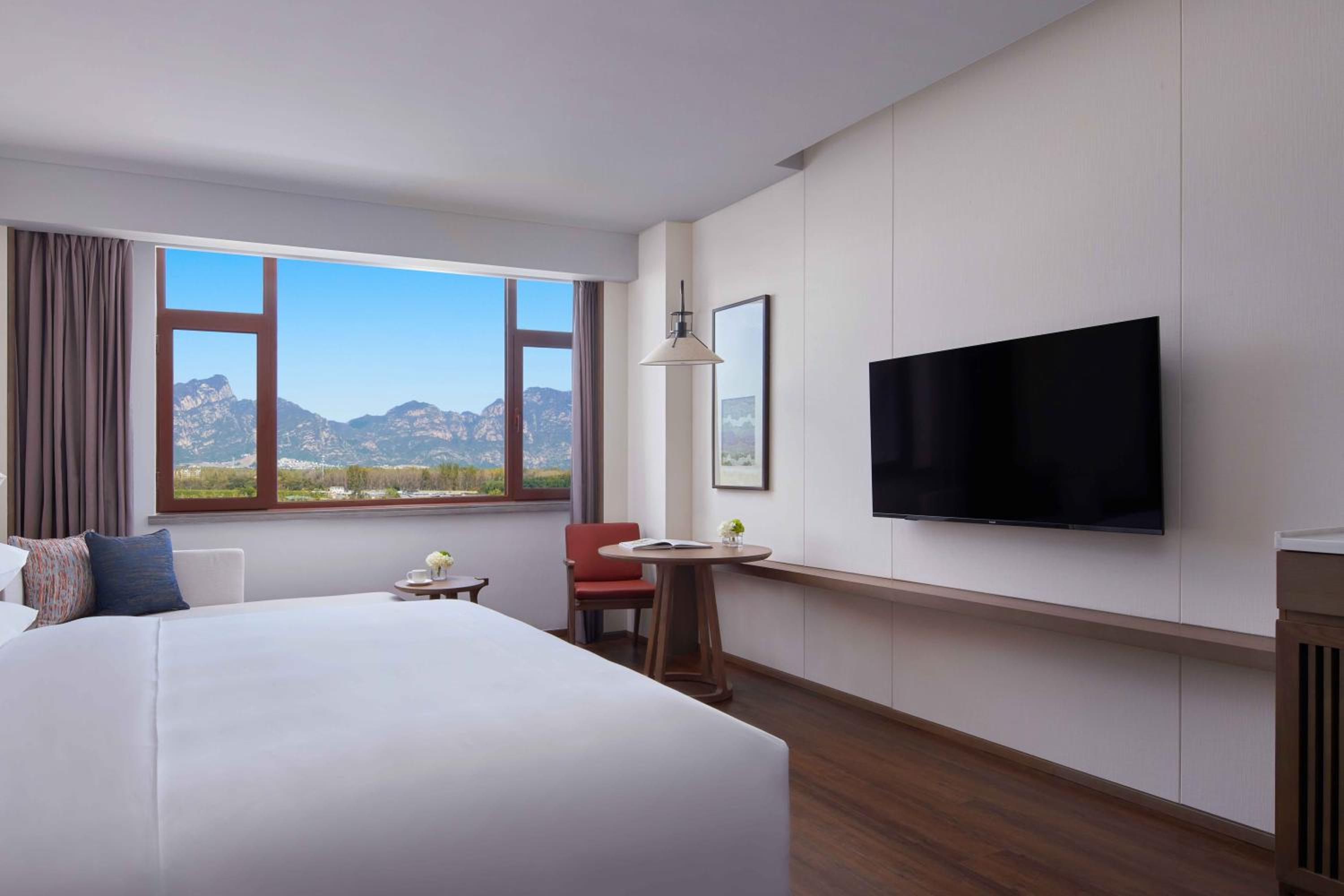 Club King Room