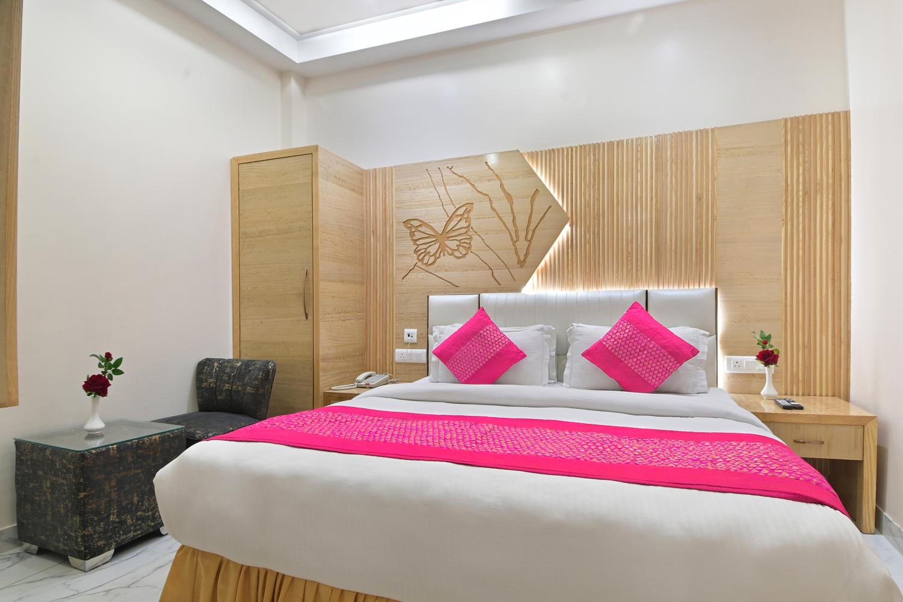 Deluxe Double Room - Photo 8