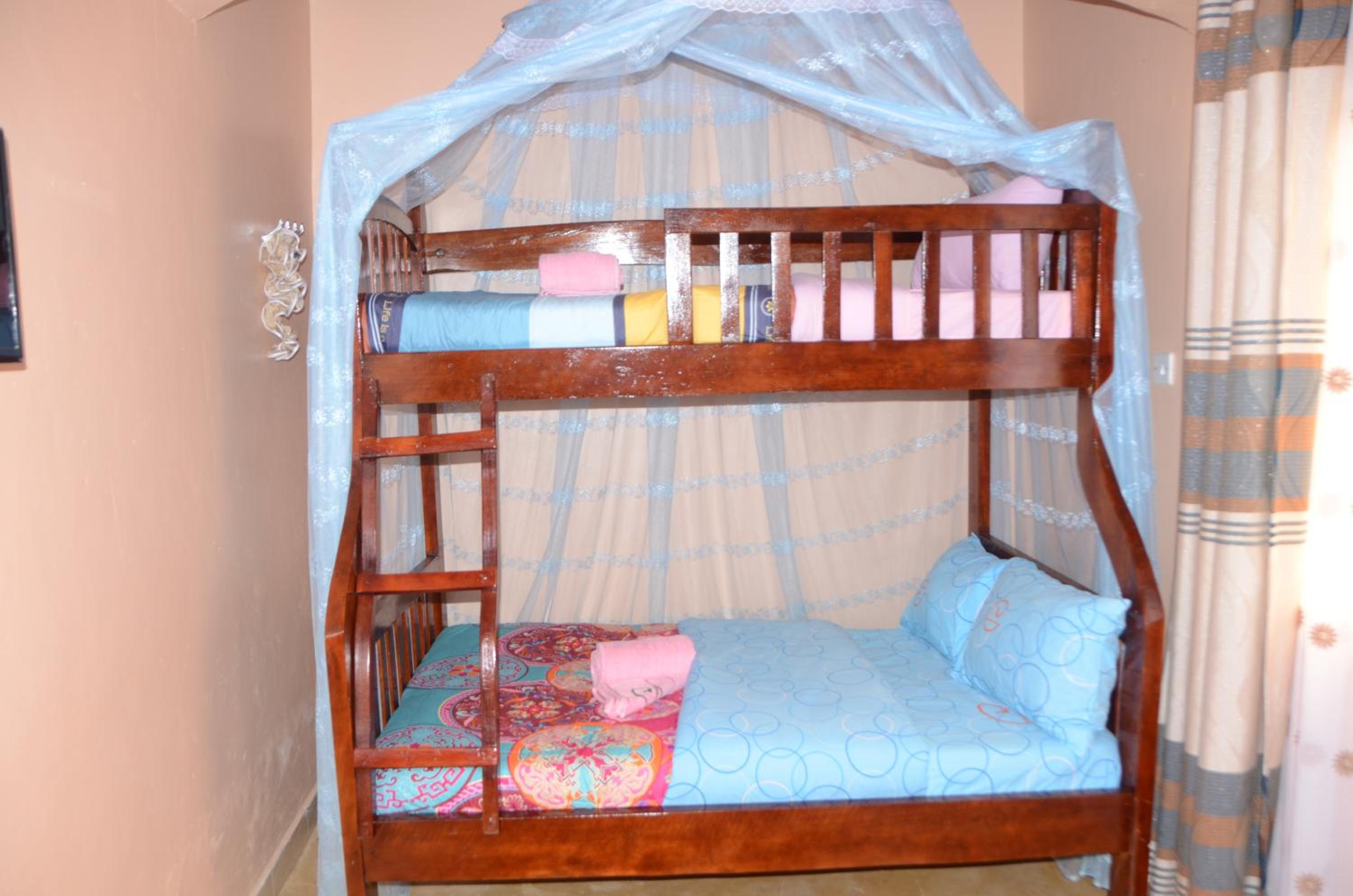 Deluxe Family Suite photo 3