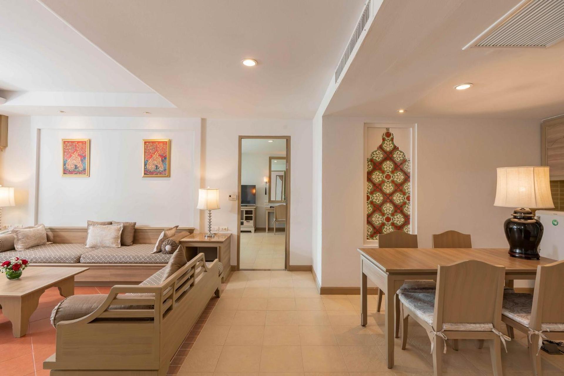 Family Suite One-Bedroom - Photo 11