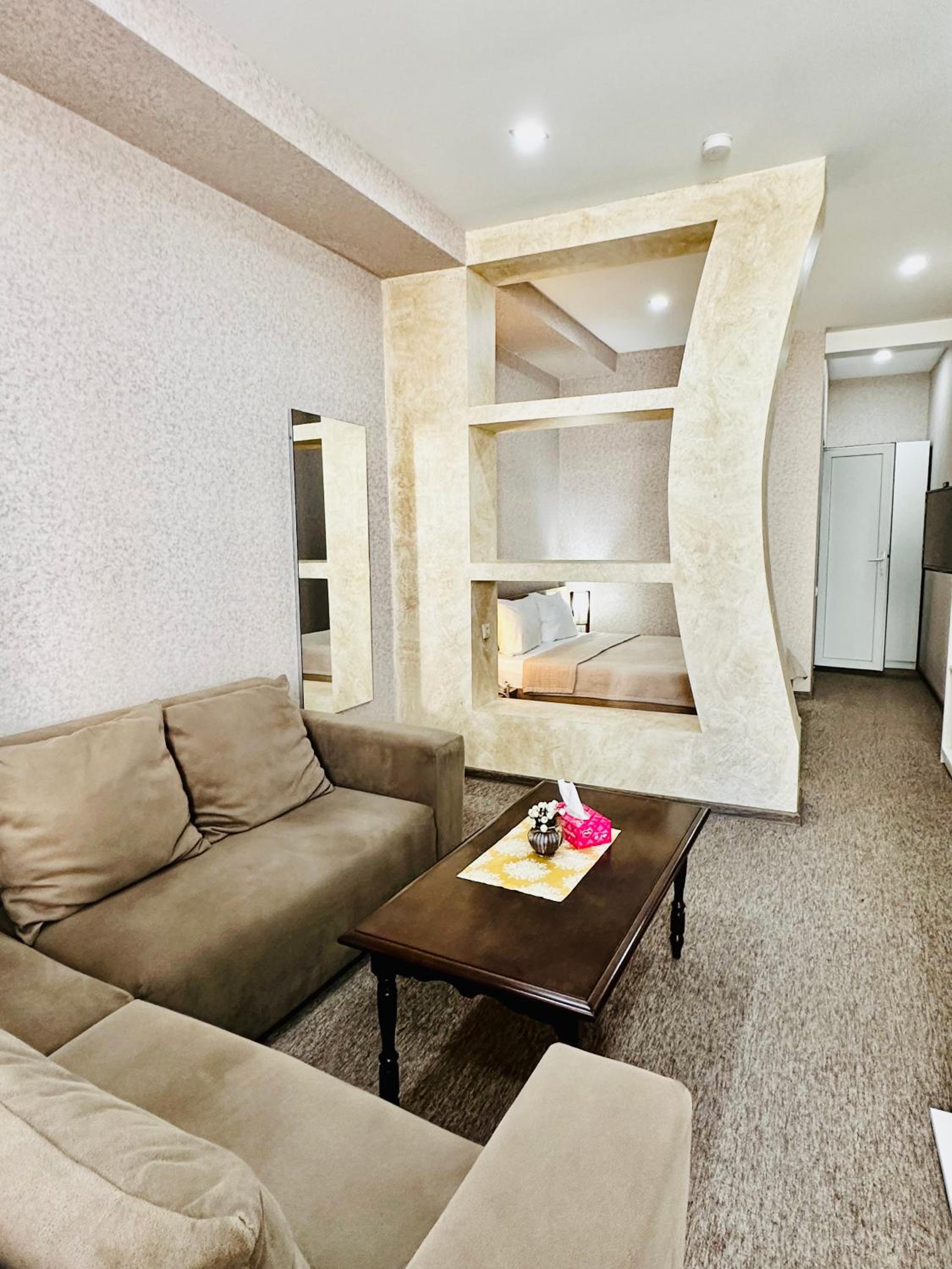 Double Room with Balcony - Photo 9