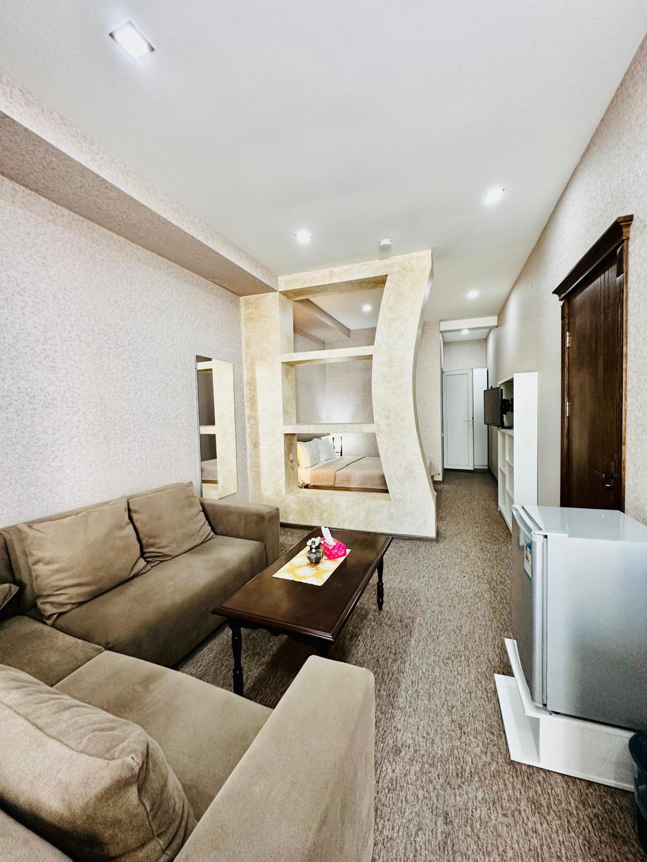 Double Room with Balcony - Photo 11