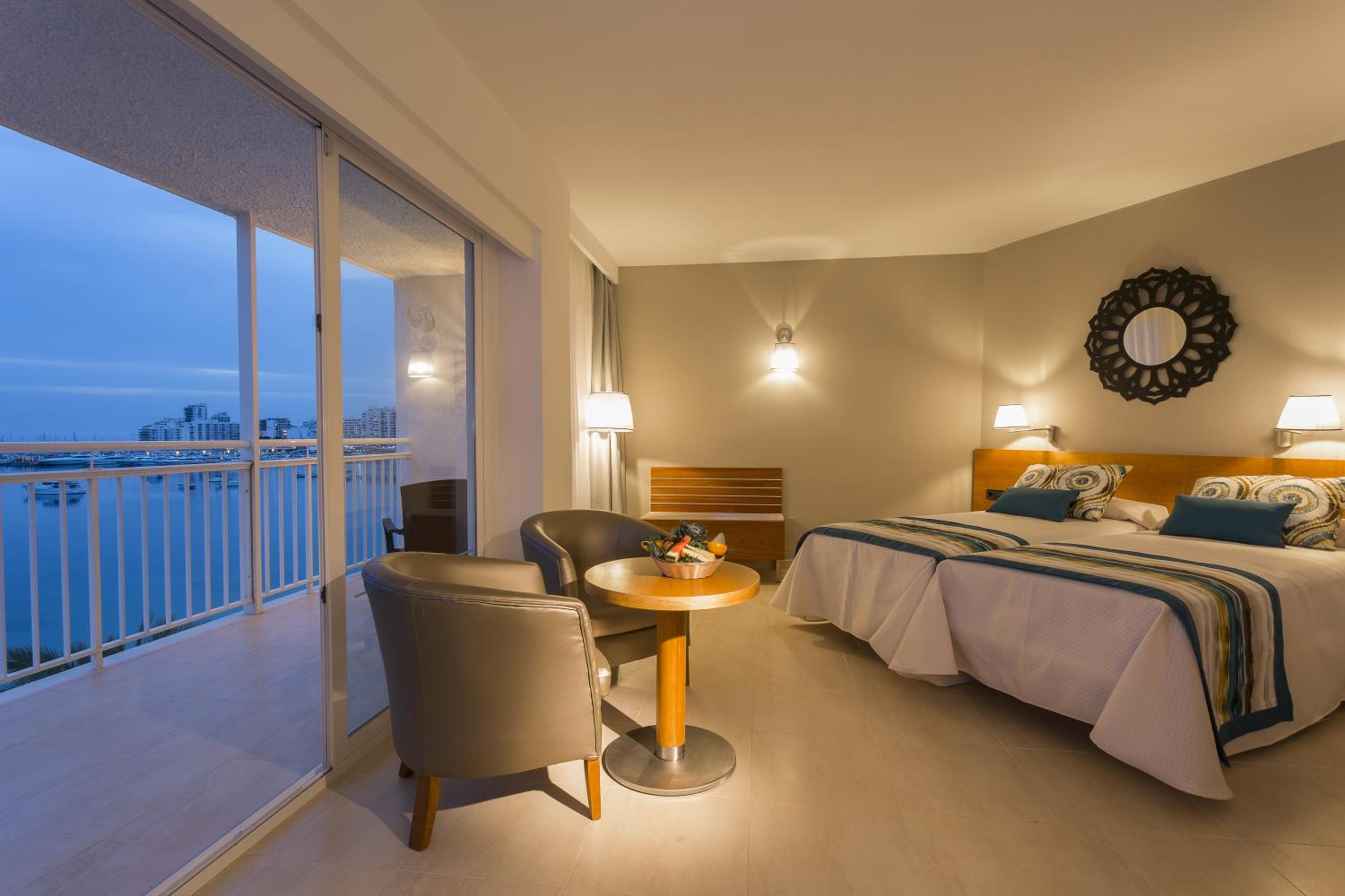 Junior Suite With Panoramic Sea View photo 3