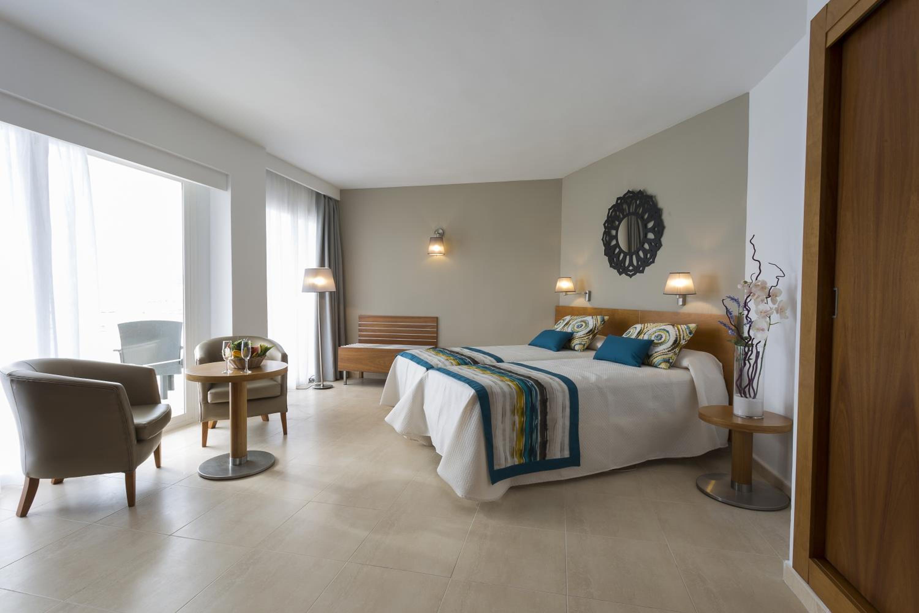 Junior Suite With Pool View photo 3