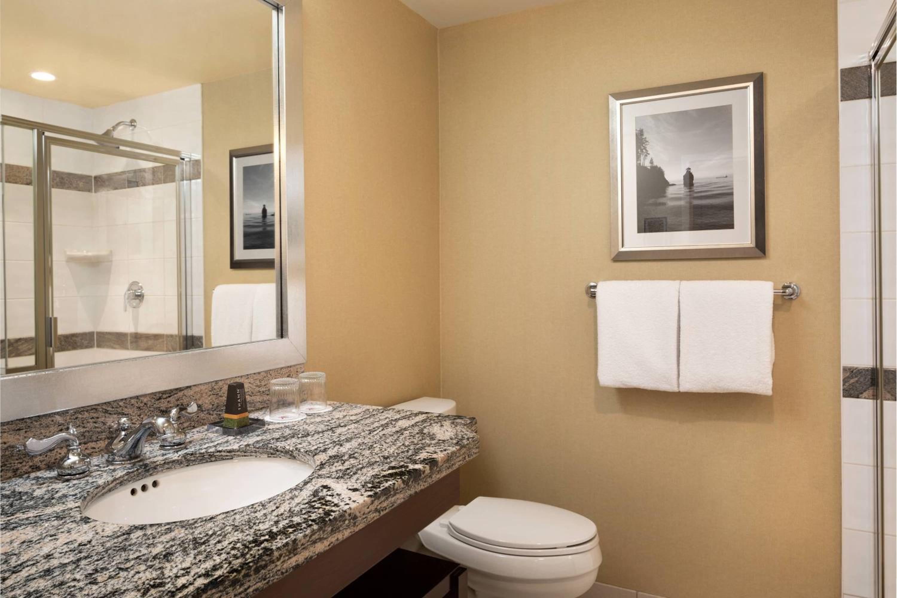 Concierge Level Double Room with Two Double Beds and City View - High Floor