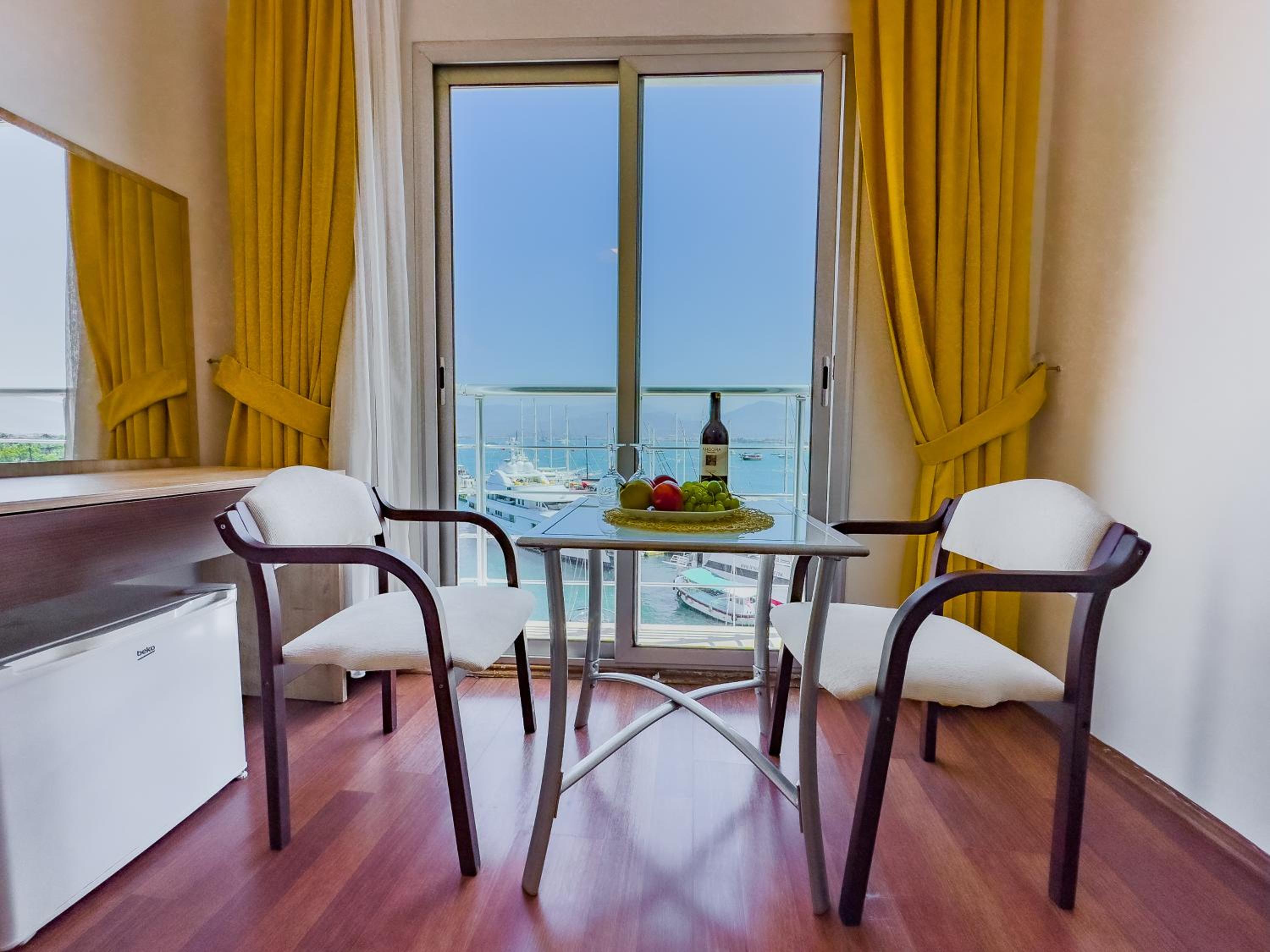 Double Room with Sea View - Photo 2