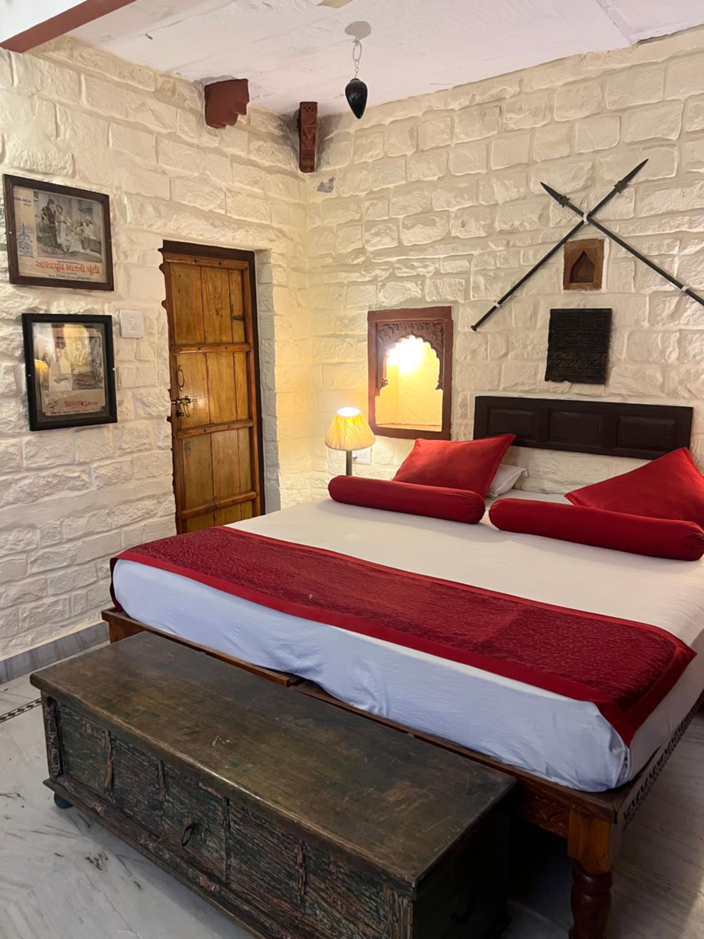 King Suite with Balcony - Photo 24