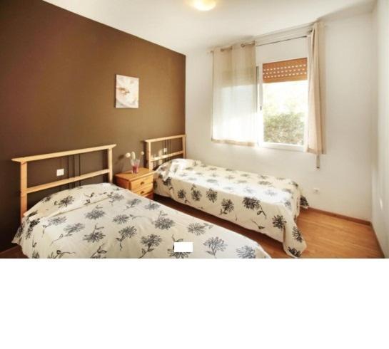 Three-Bedroom Apartment and two bathroom photo 3