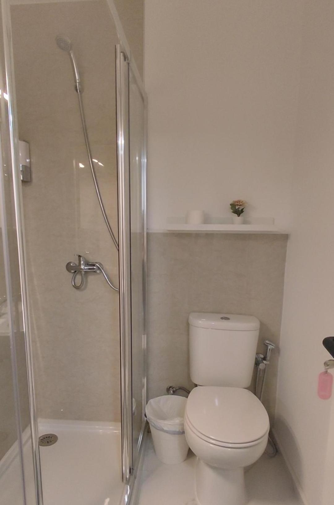 Double Room with Private External Bathroom photo 2