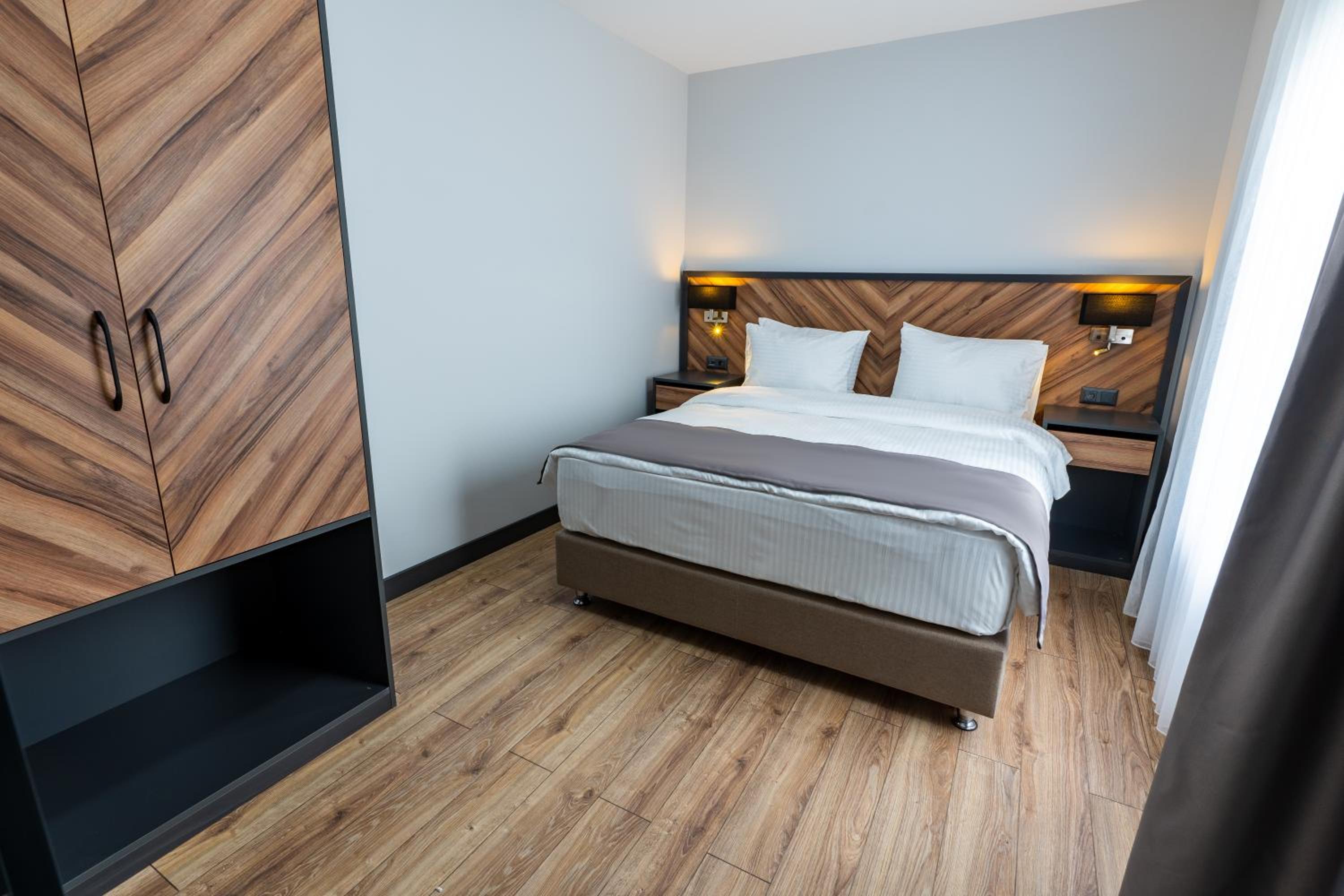 Suite - Photo 3