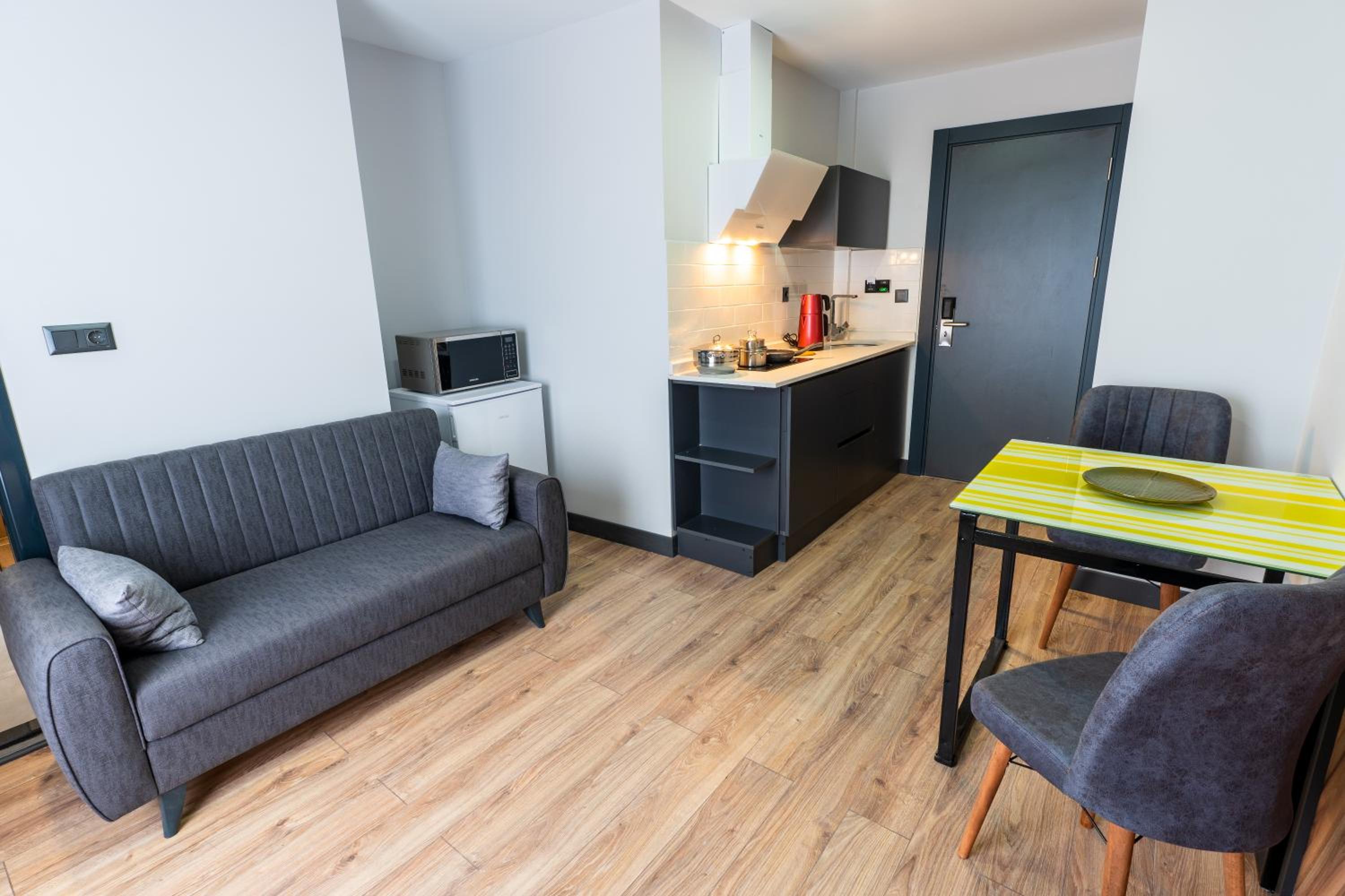 Suite - Photo 5