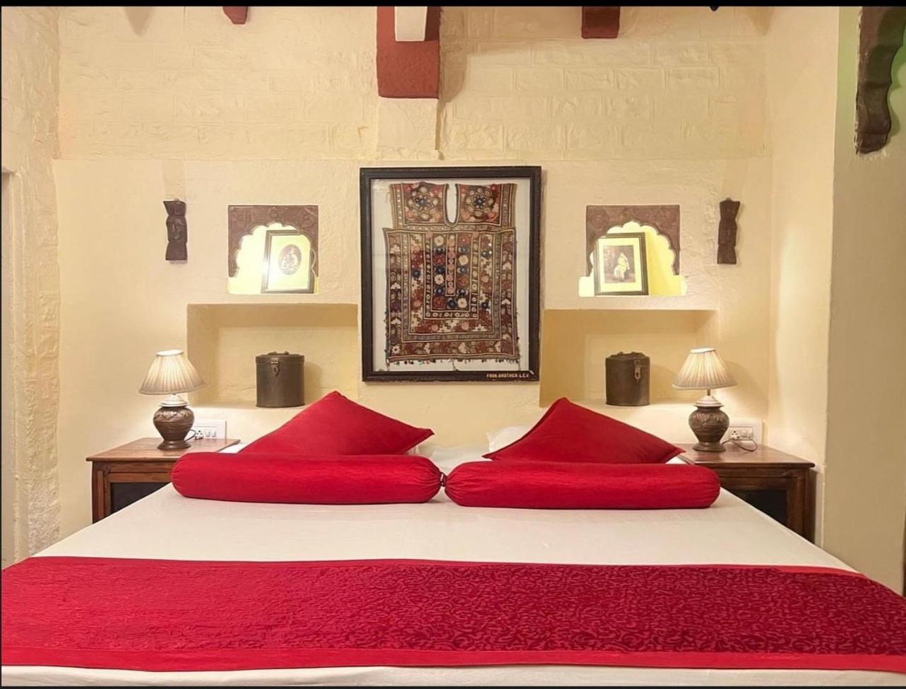 King Suite with Balcony - Photo 22