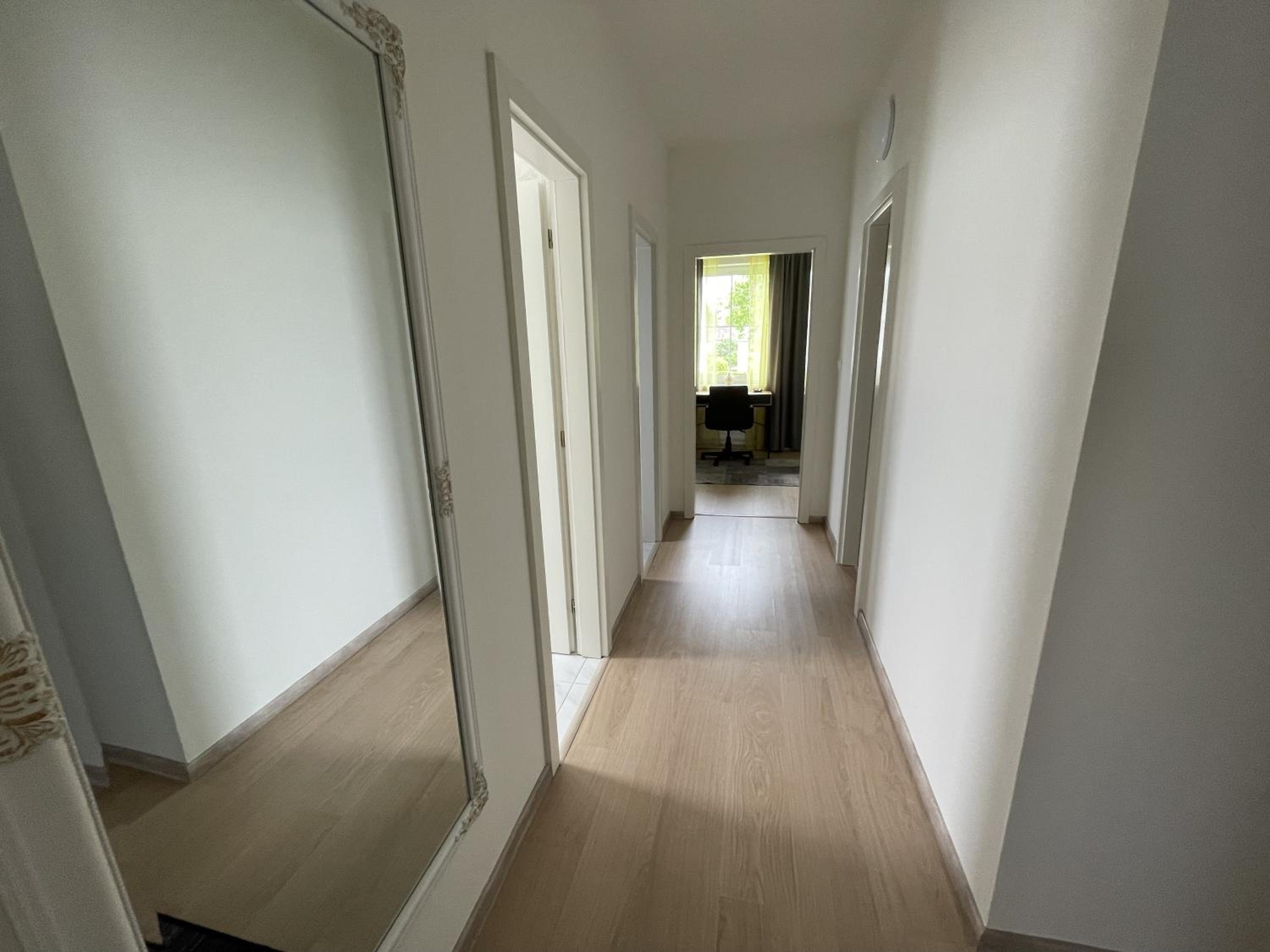 Family Room with Private Bathroom - Photo 10