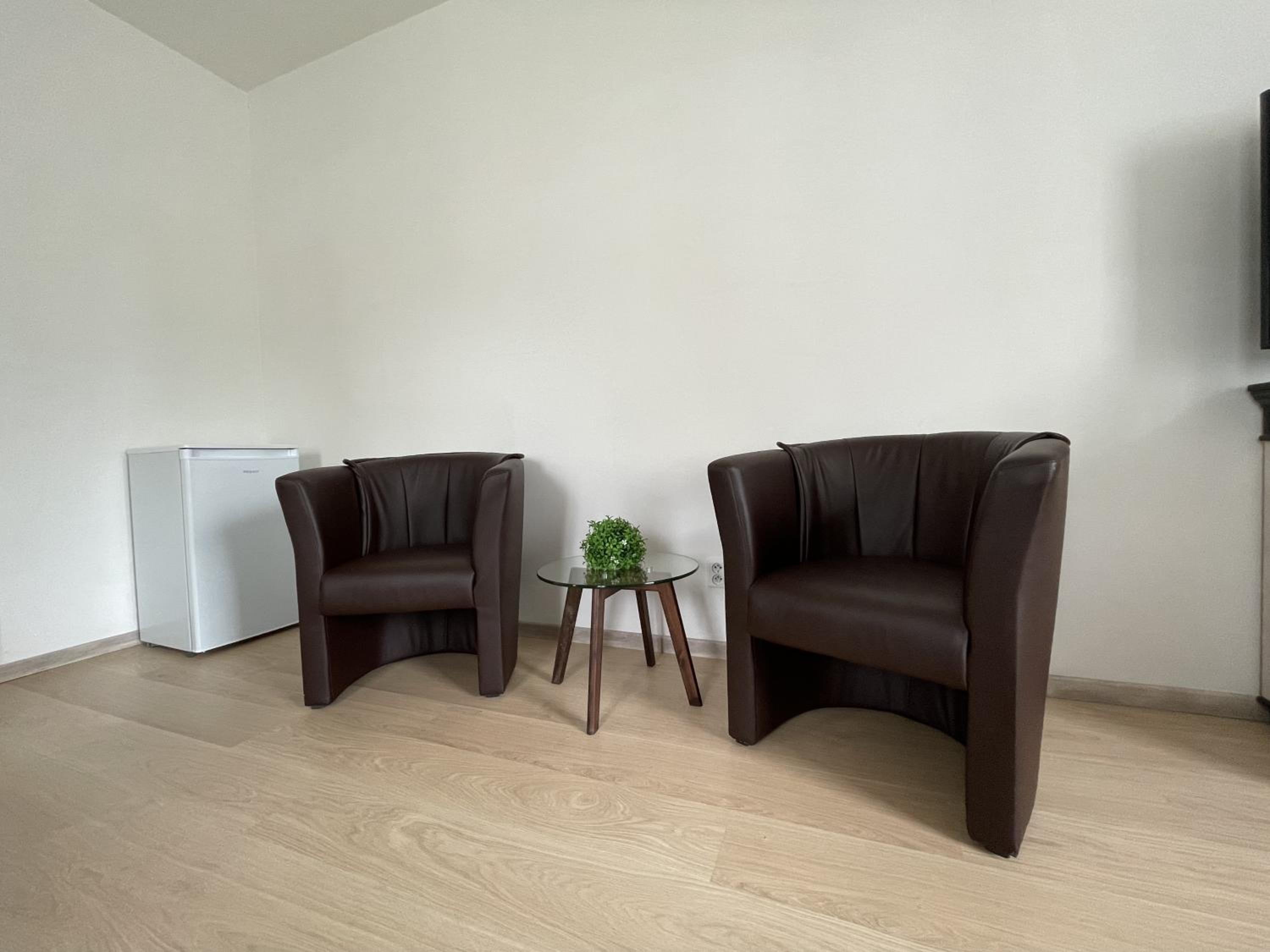 Family Room with Private Bathroom - Photo 17