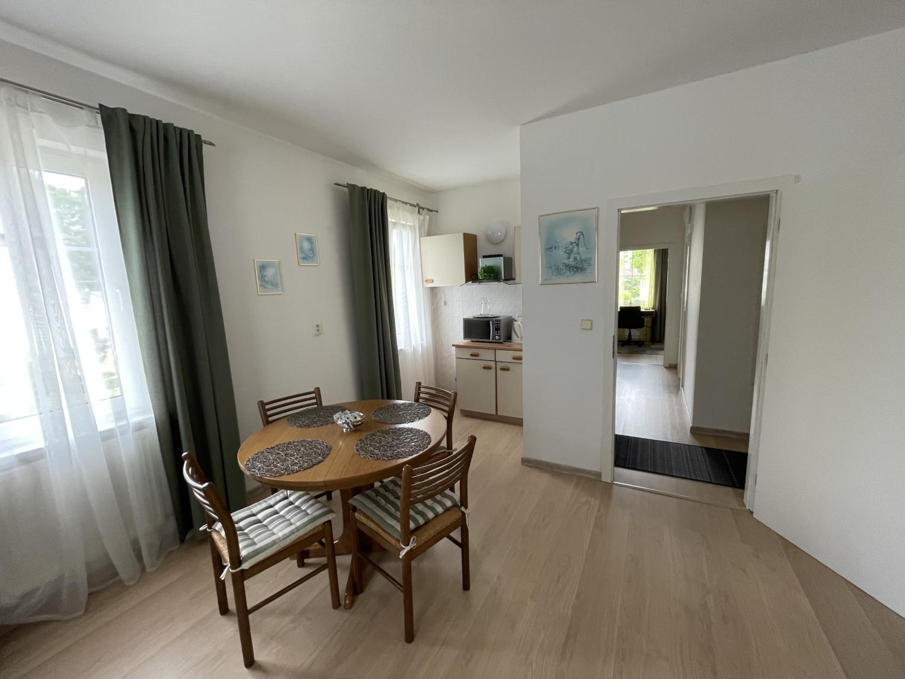 Family Room with Private Bathroom - Photo 9
