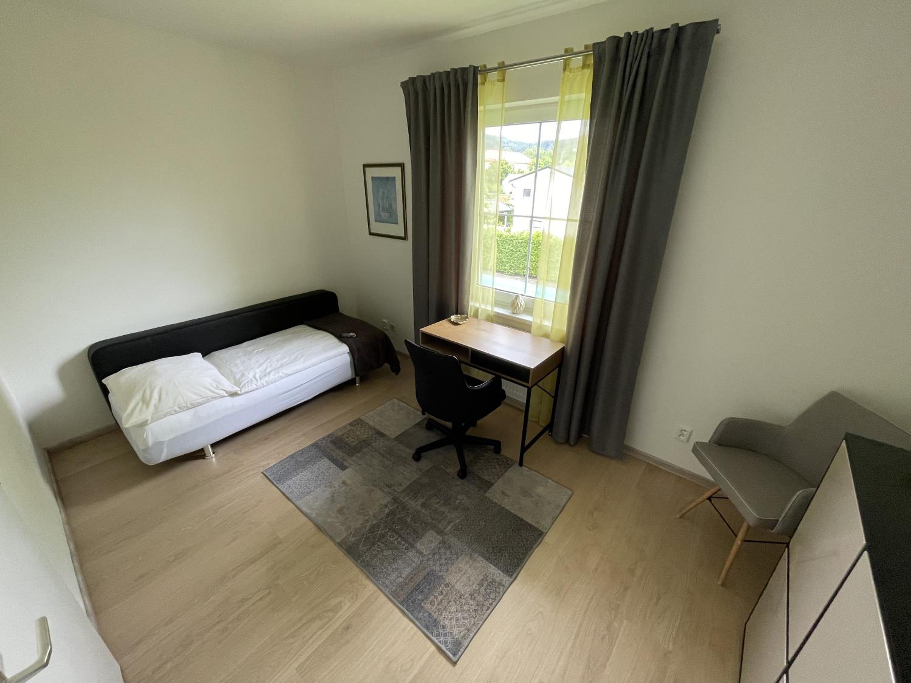 Family Room with Private Bathroom - Photo 4