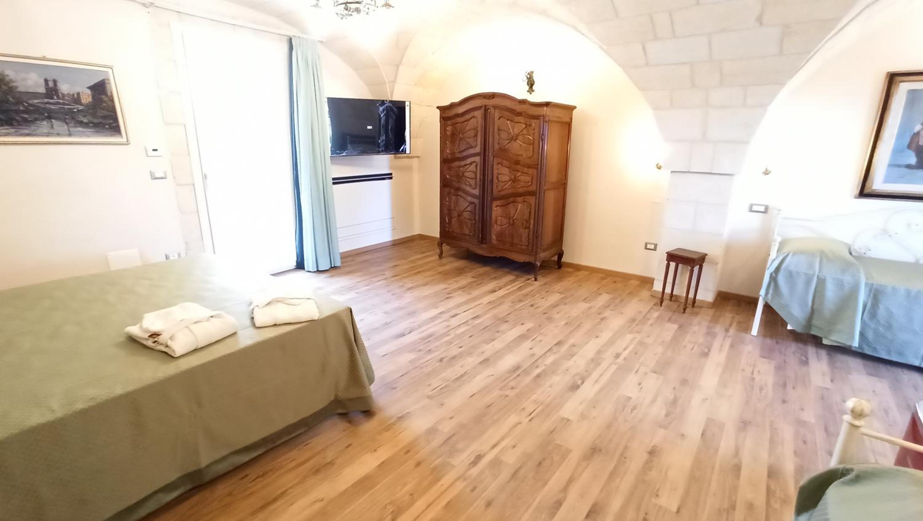 Quadruple Room - Photo 1