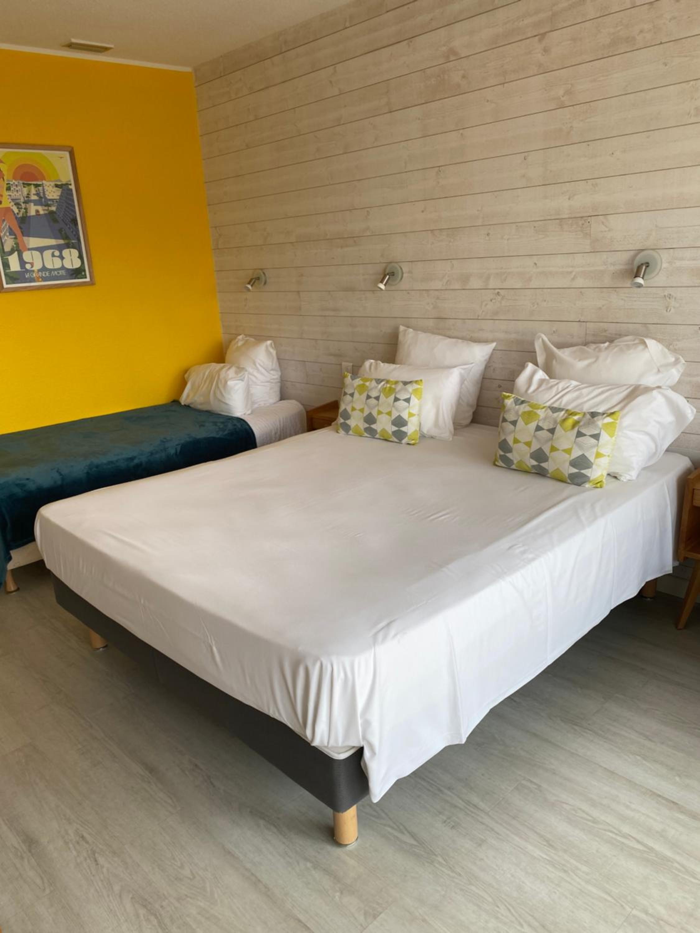 Triple Room - Beachside photo 3