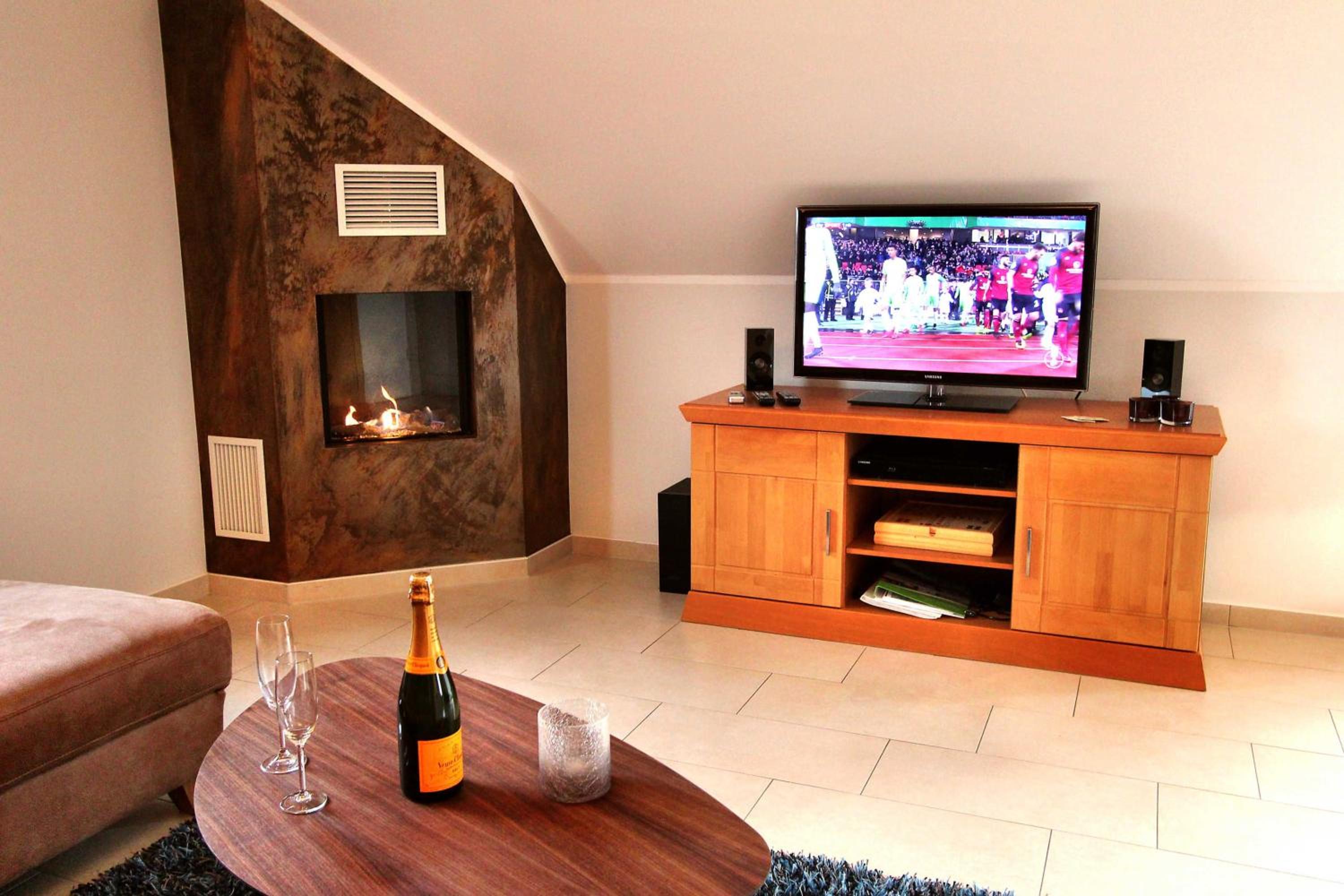 Two-Bedroom Apartment with Balcony photo 3