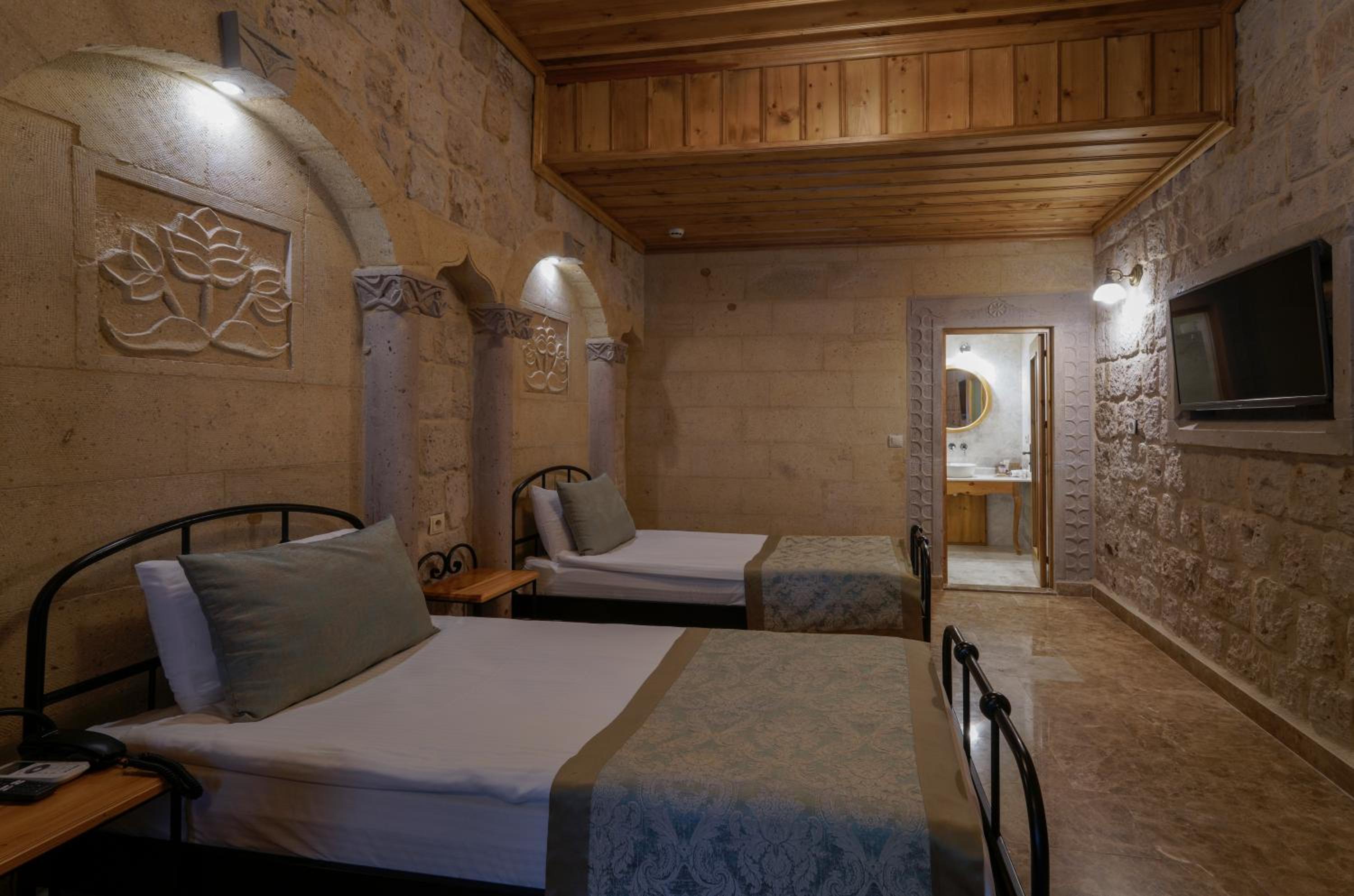 Stone Twin Room with Garden View - Photo 18