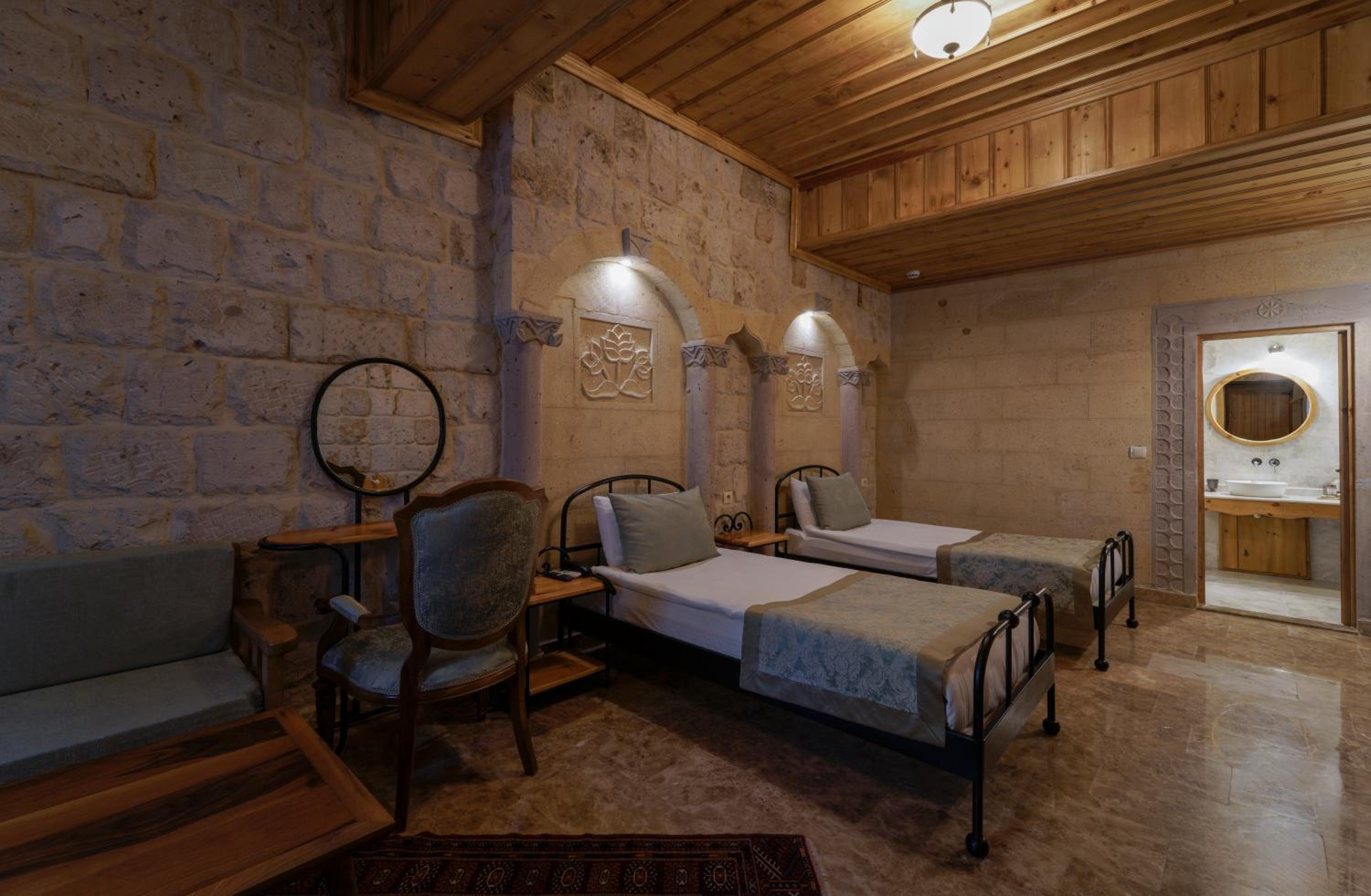 Stone Twin Room with Garden View - Photo 17