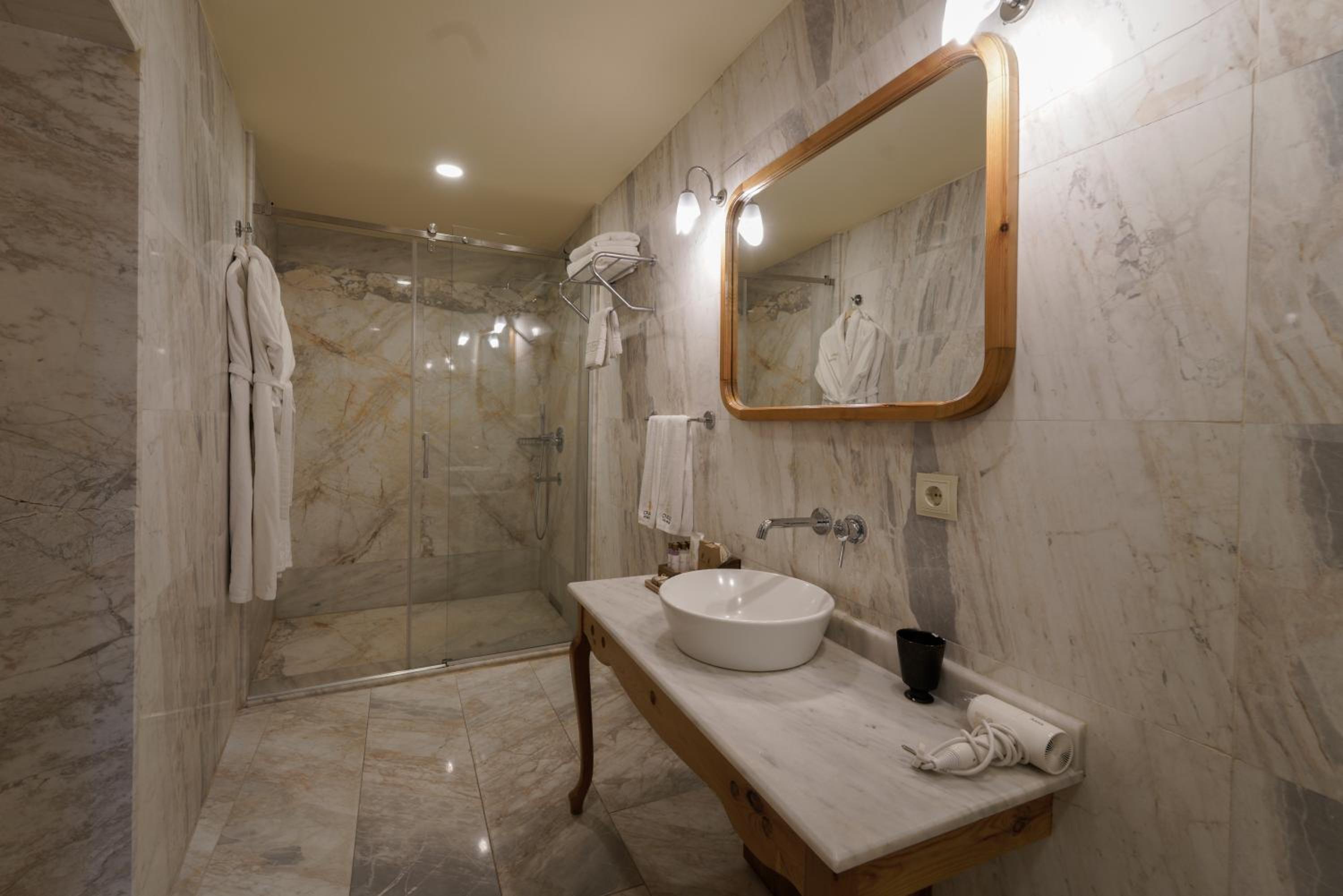 Stone King Suite with Spa Bath - Photo 18