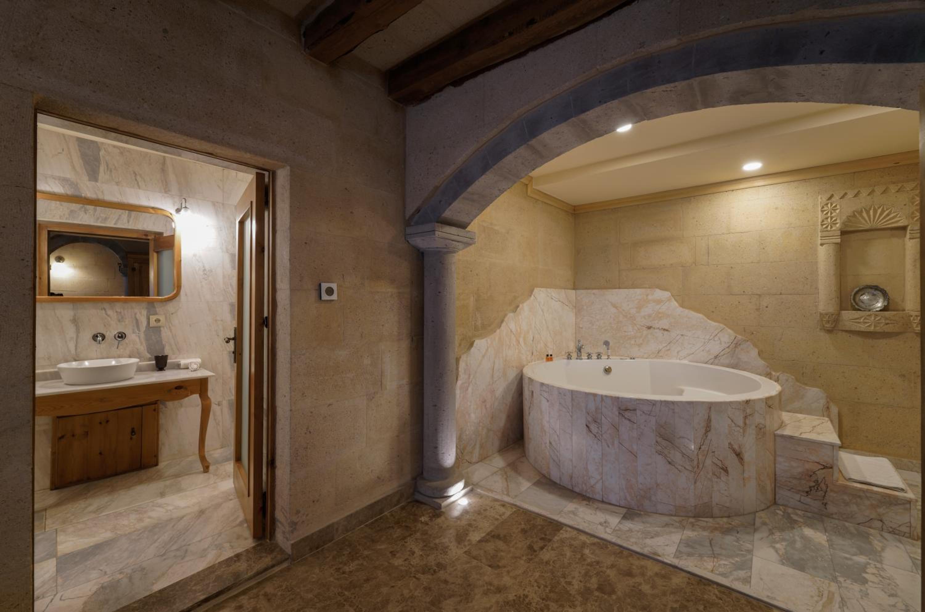 Stone King Suite with Spa Bath - Photo 16